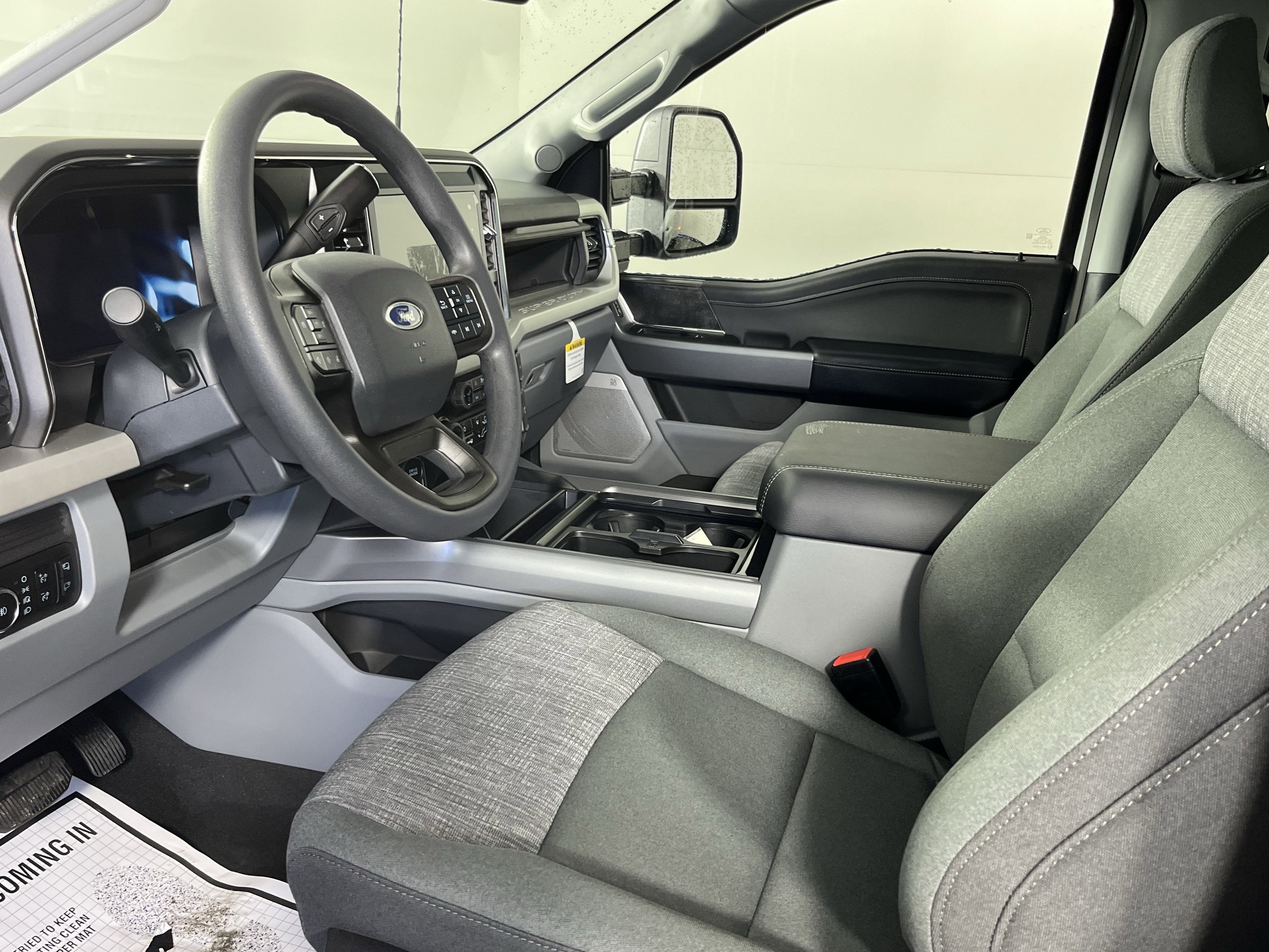 2026 Ford Super Duty F-450 DRW XLT 4WD Crew Cab 8' Box