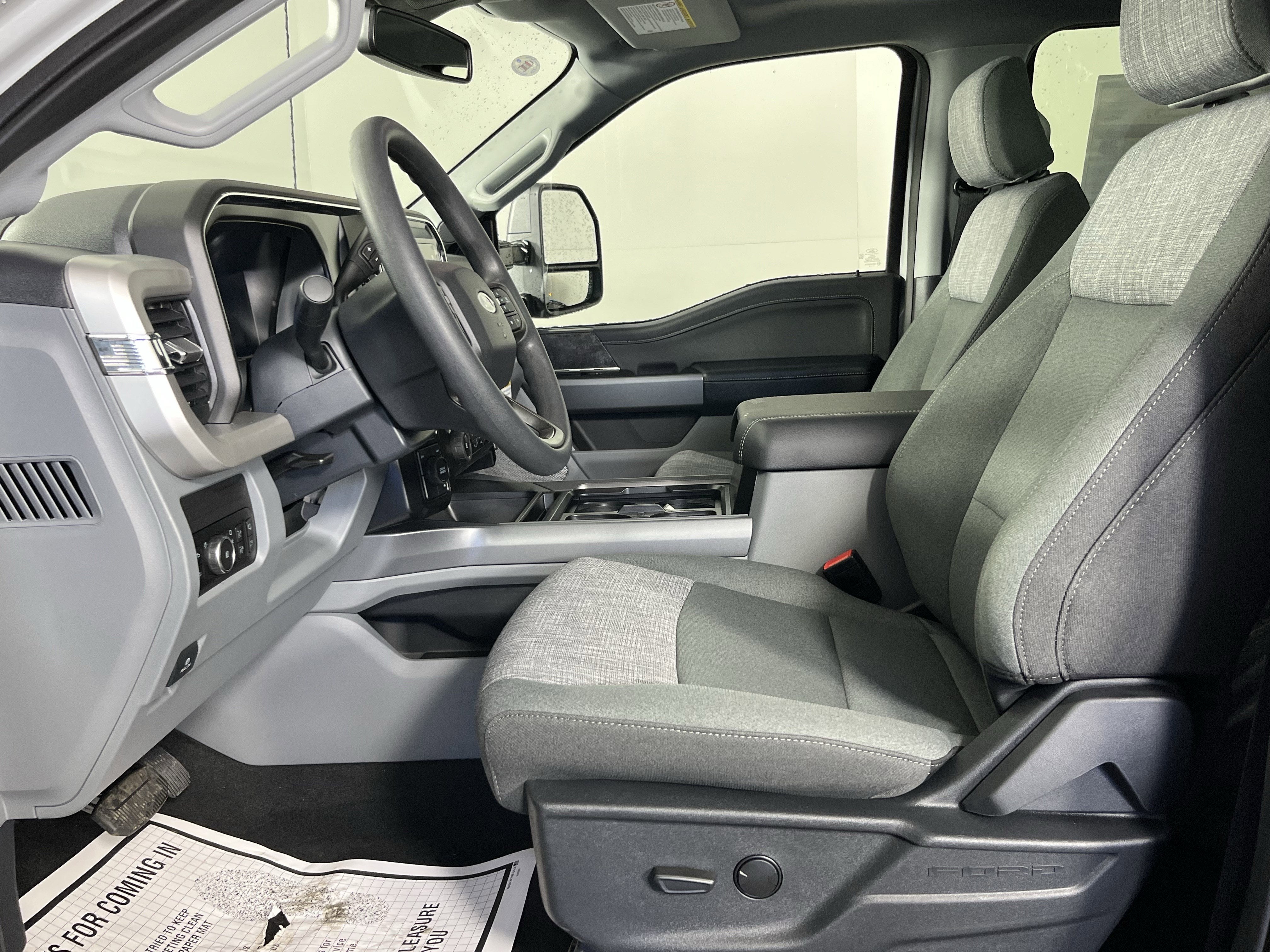 2026 Ford Super Duty F-450 DRW XLT 4WD Crew Cab 8' Box