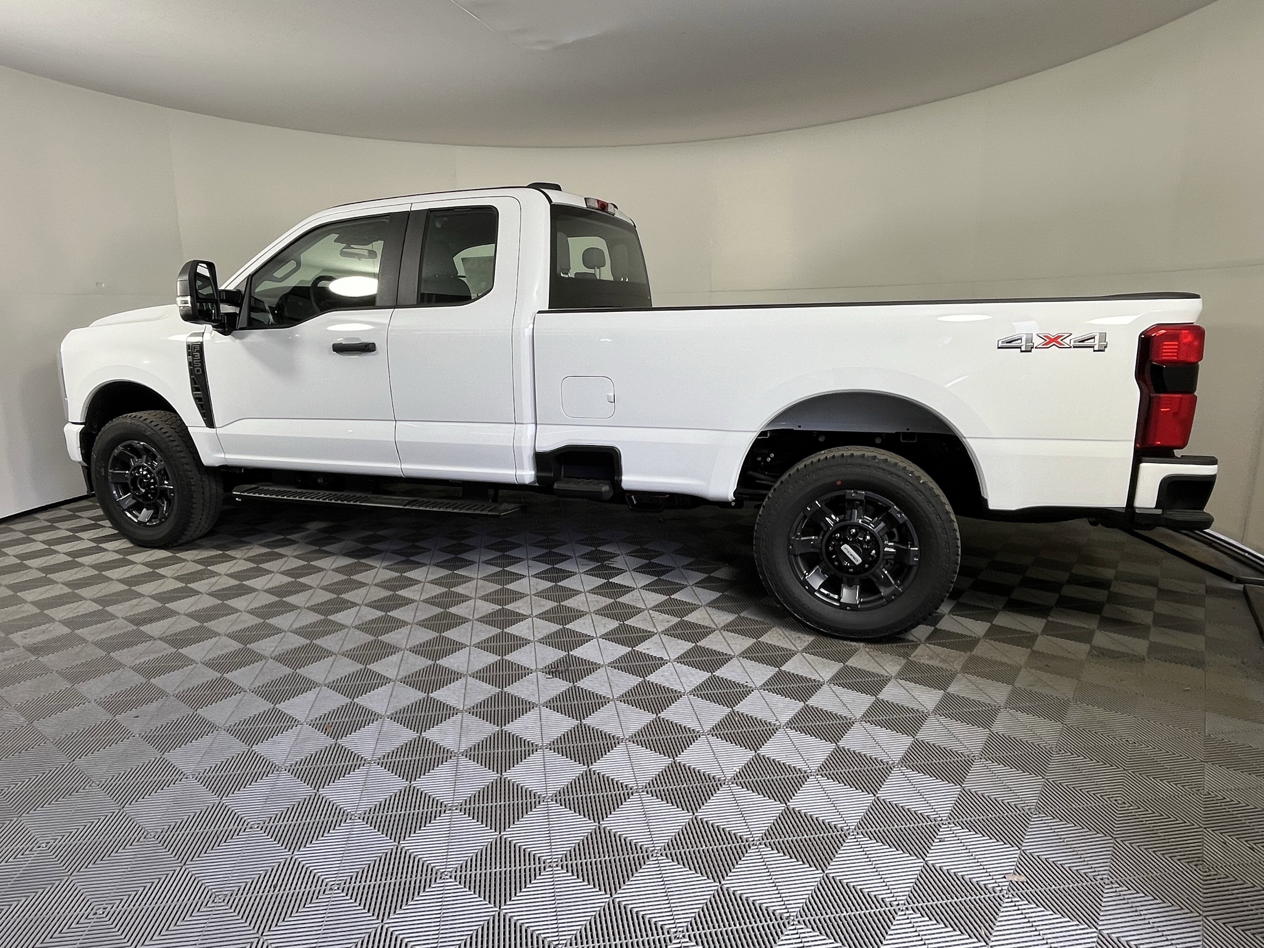 2026 Ford Super Duty F-350 SRW XL 4WD SuperCab 8' Box