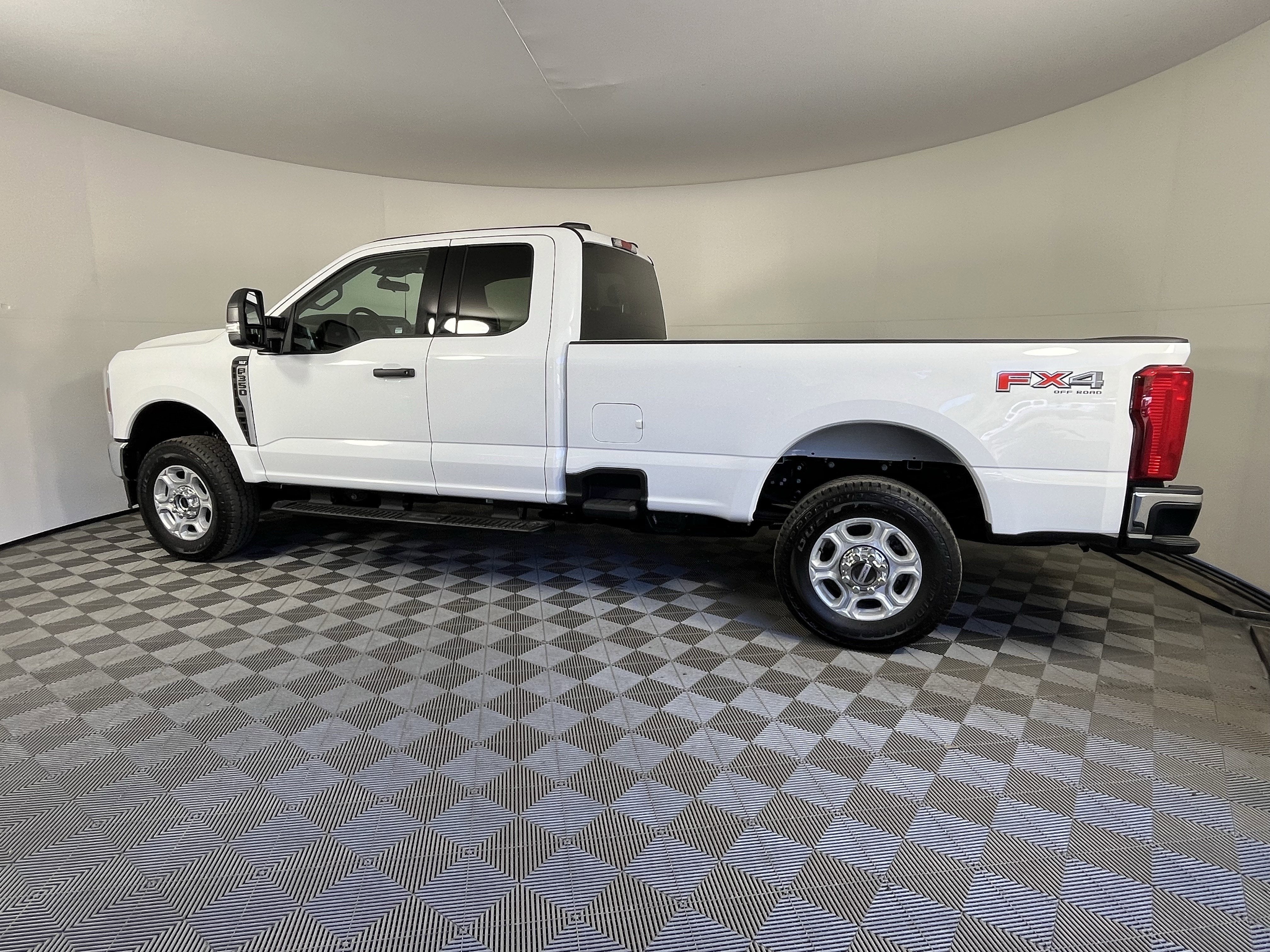 2026 Ford Super Duty F-350 SRW XLT 4WD SuperCab 8' Box
