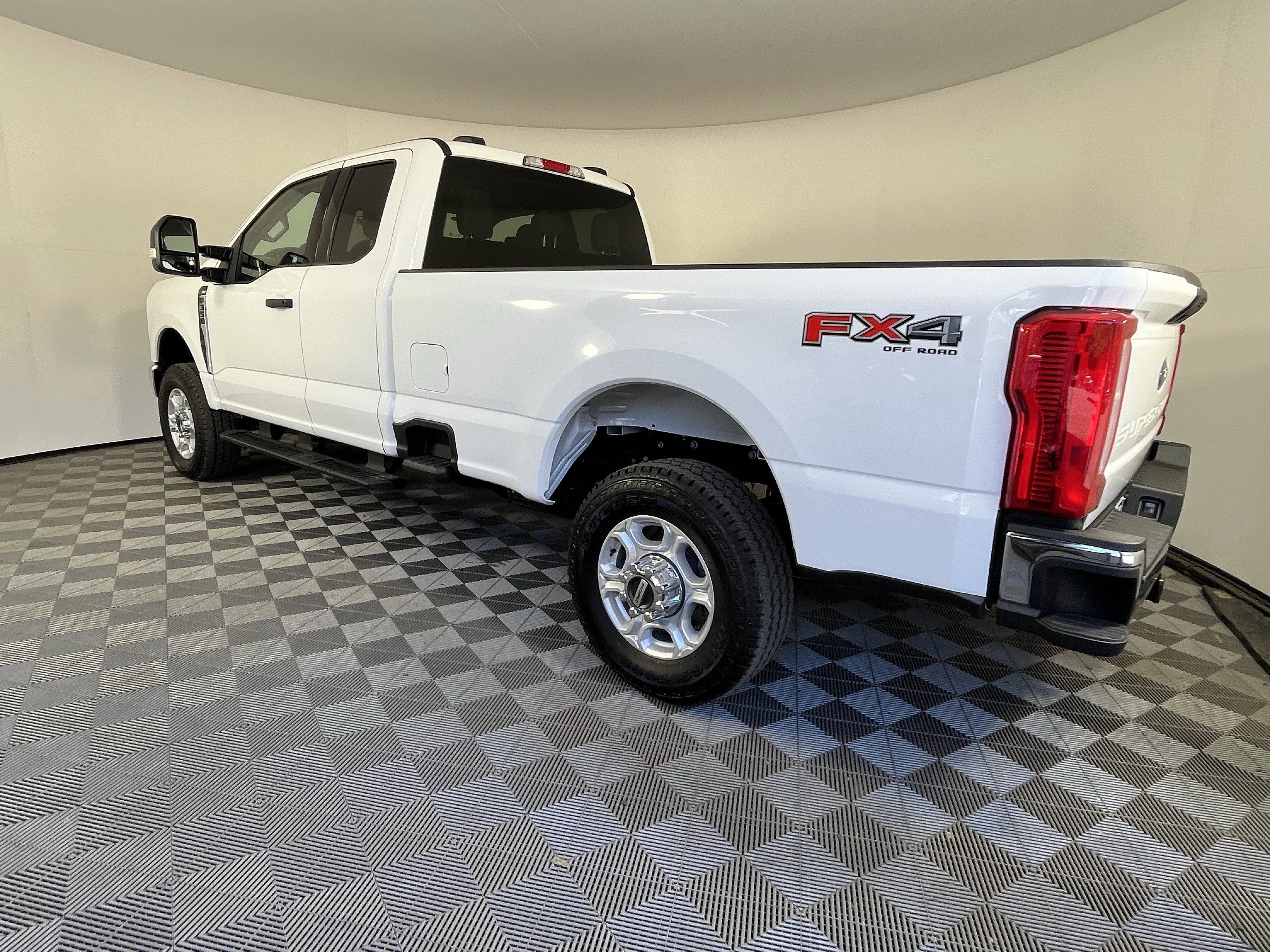 2026 Ford Super Duty F-350 SRW XLT 4WD SuperCab 8' Box