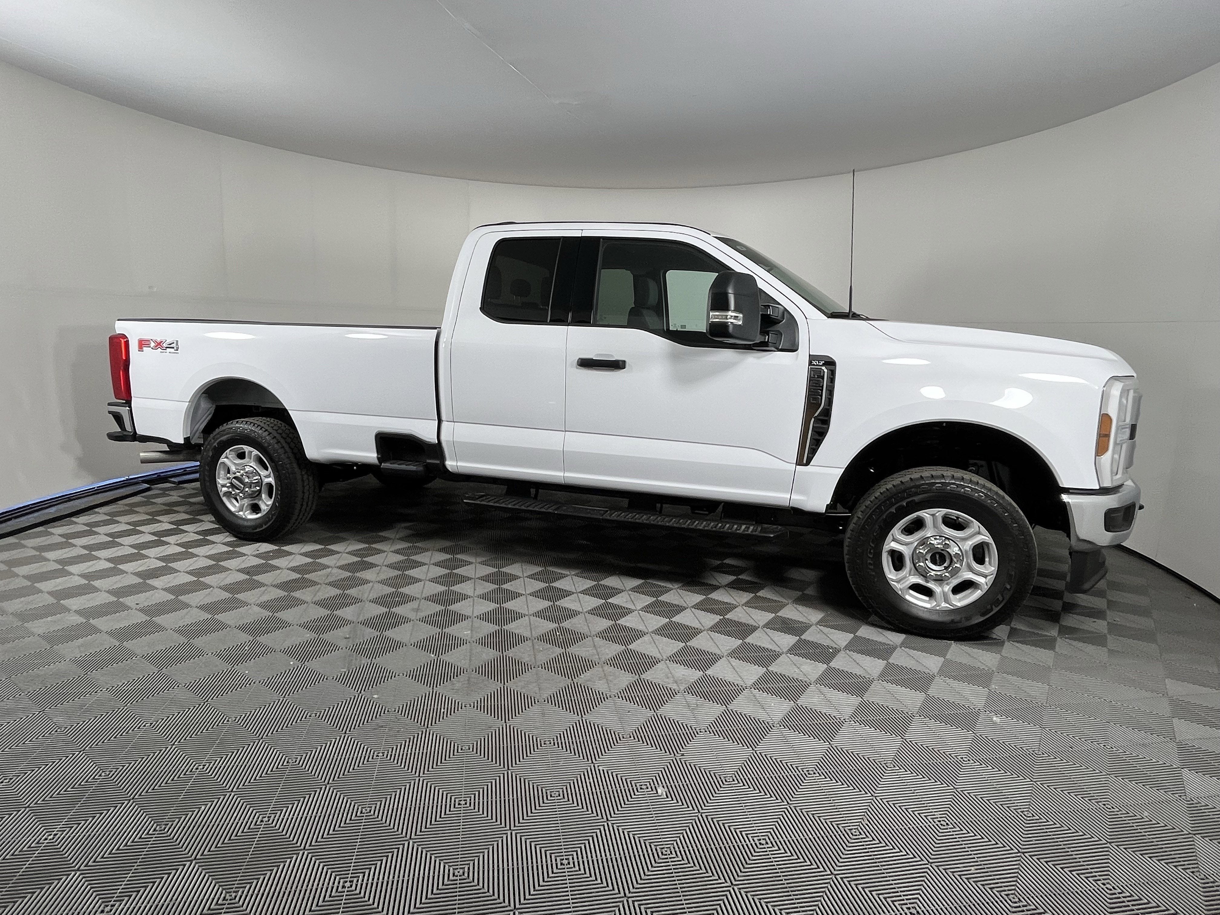 2026 Ford Super Duty F-350 SRW XLT 4WD SuperCab 8' Box