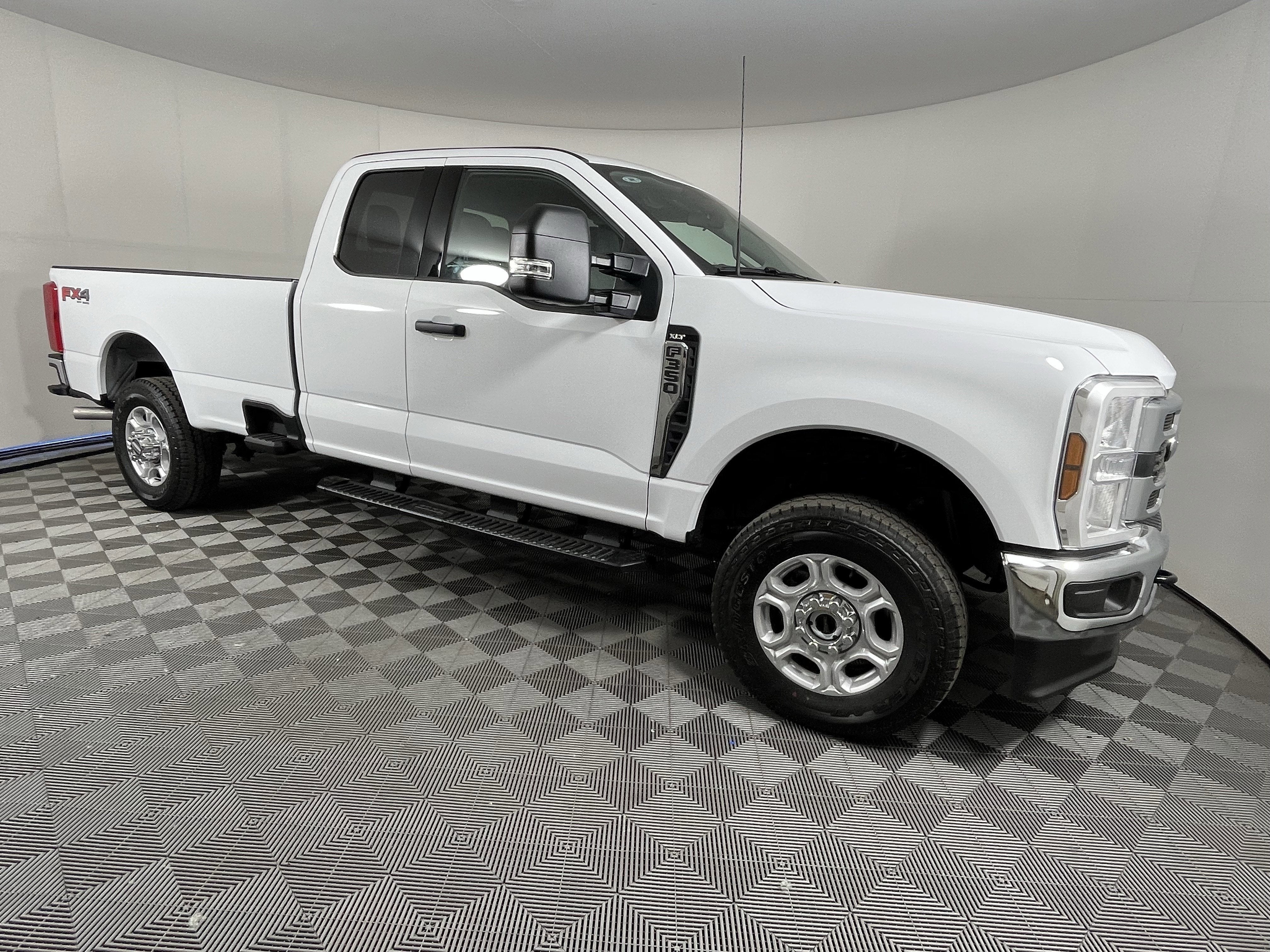2026 Ford Super Duty F-350 SRW XLT 4WD SuperCab 8' Box
