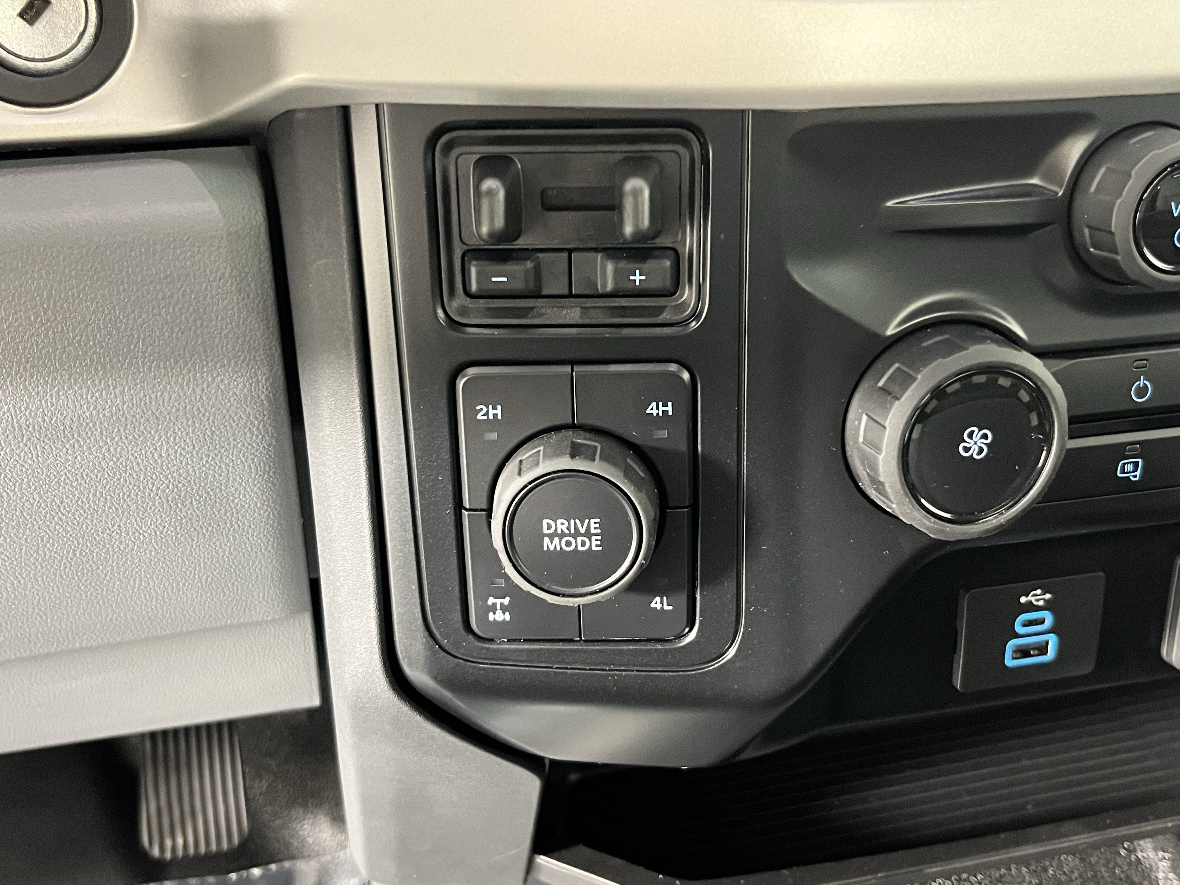 2026 Ford Super Duty F-250 SRW XL 4WD Reg Cab 8' Box