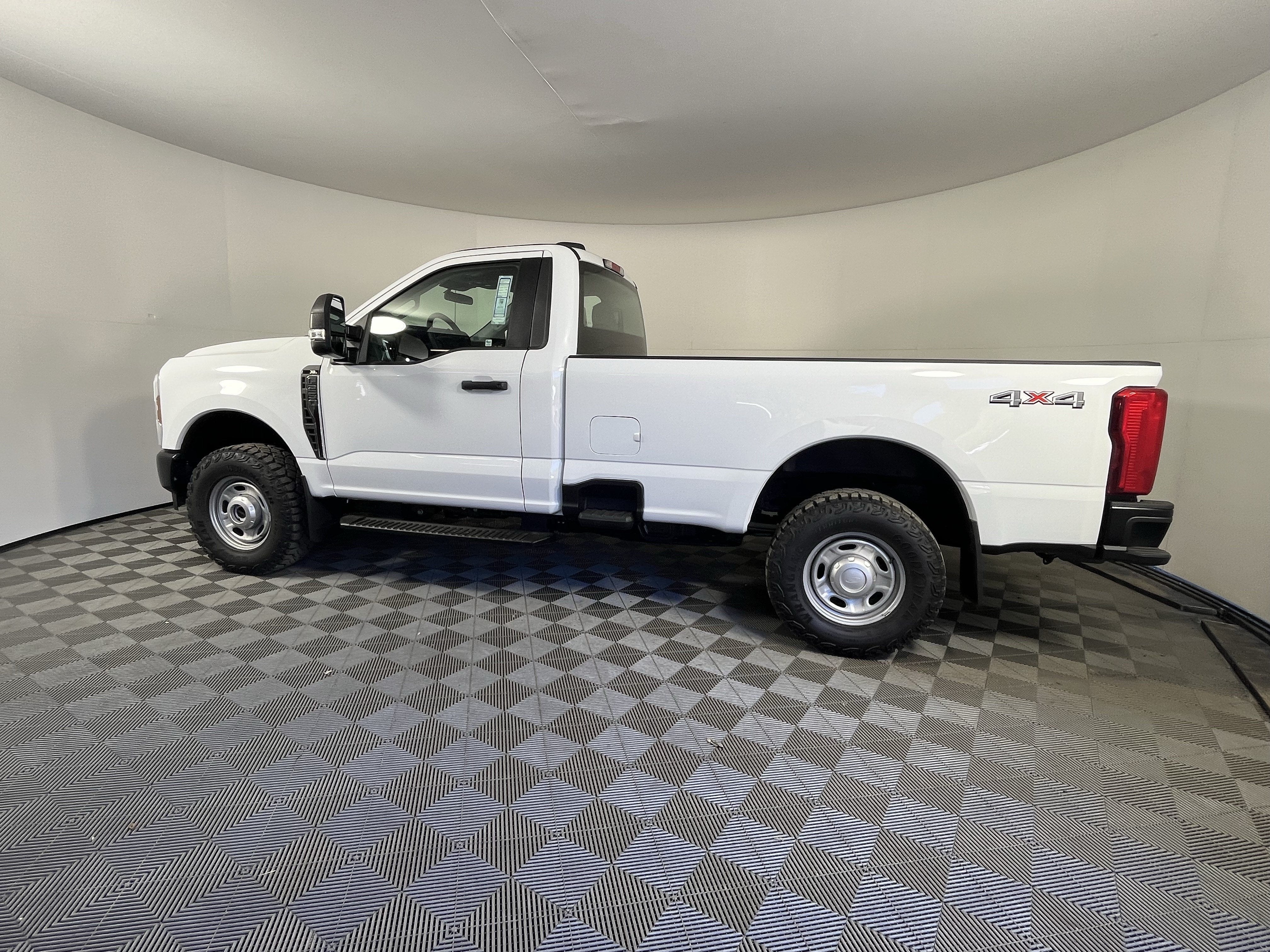 2026 Ford Super Duty F-250 SRW XL 4WD Reg Cab 8' Box