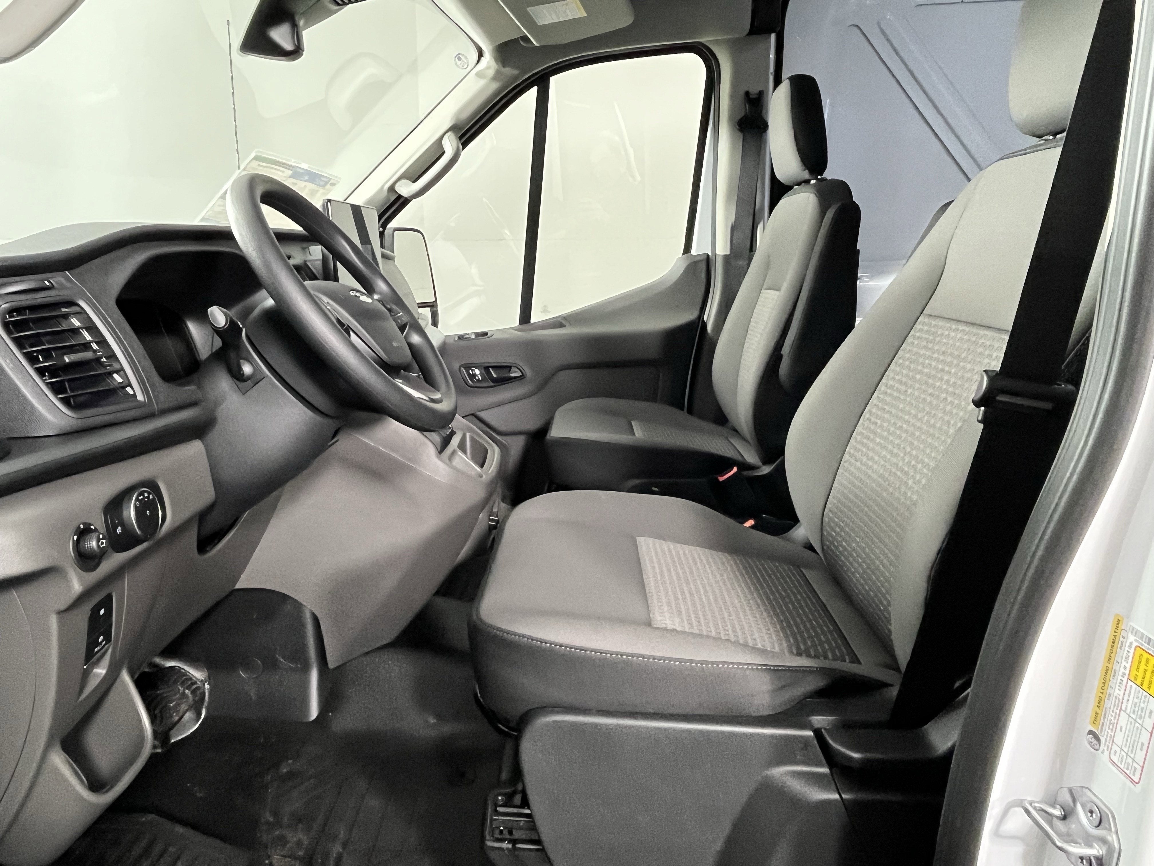 2026 Ford Transit Cargo Van T-250 148 Med Rf 9150 GVWR RWD XL