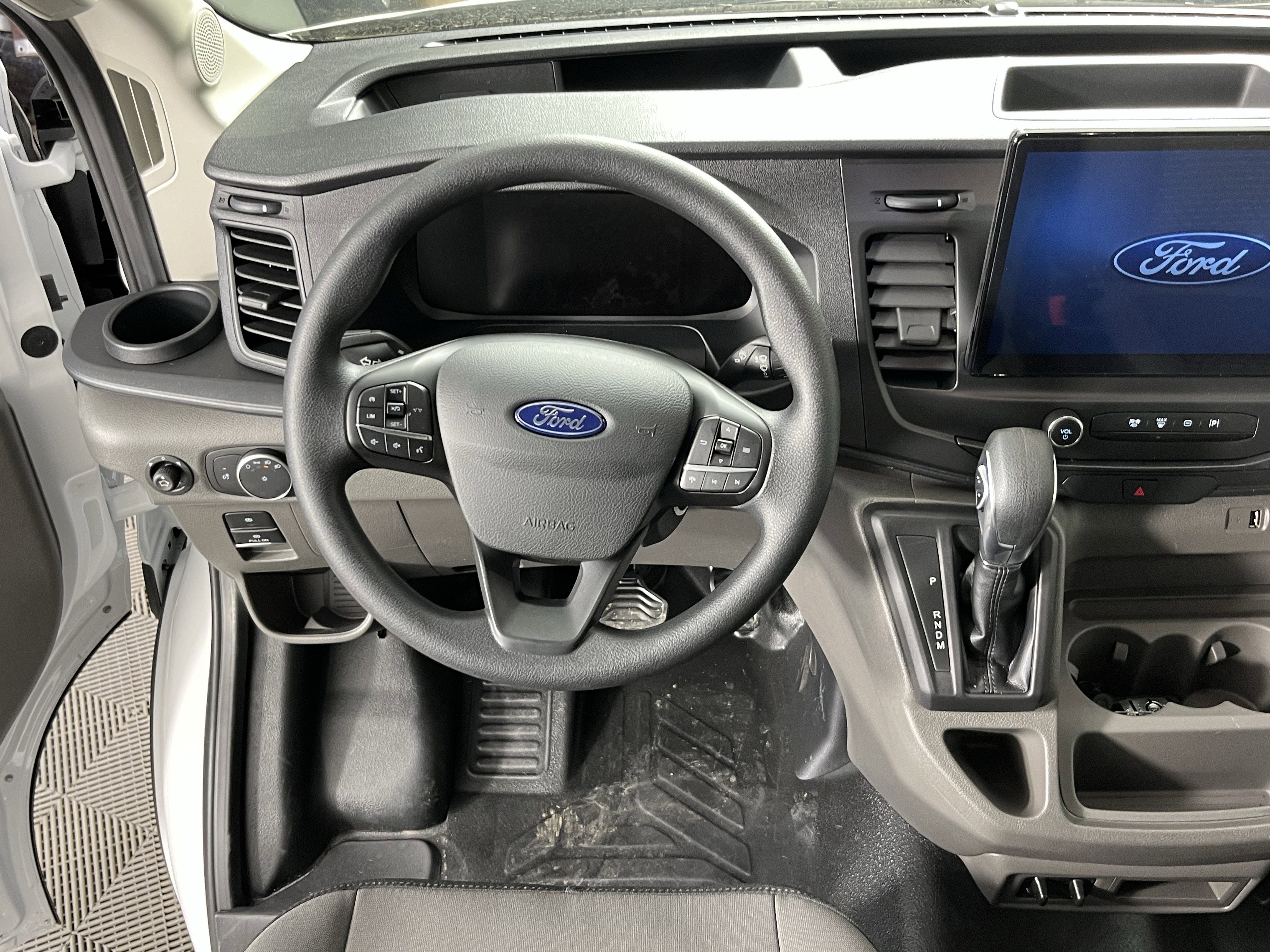 2026 Ford Transit Cargo Van T-250 148 Med Rf 9150 GVWR RWD XL