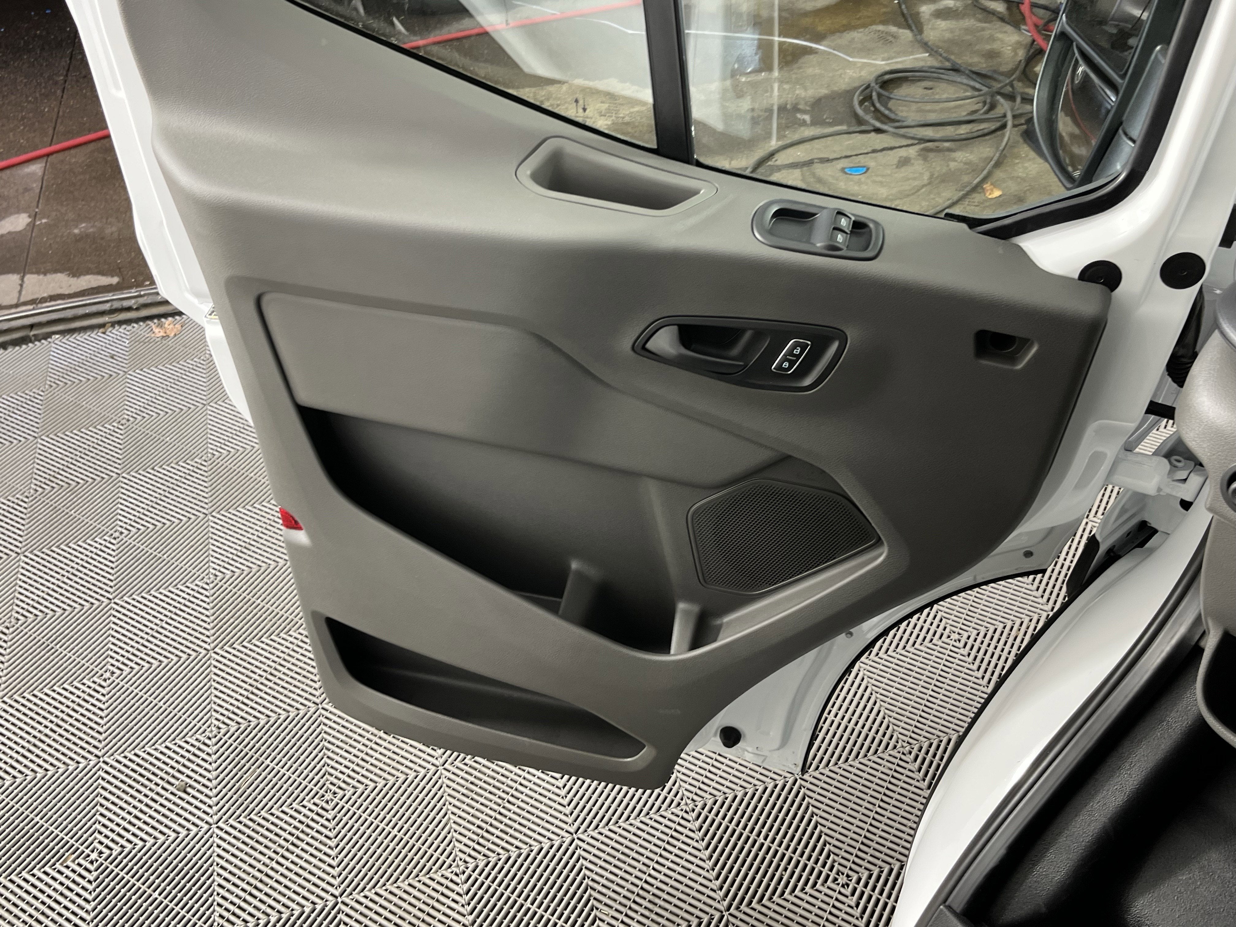 2026 Ford Transit Cargo Van T-250 148 Med Rf 9150 GVWR RWD XL