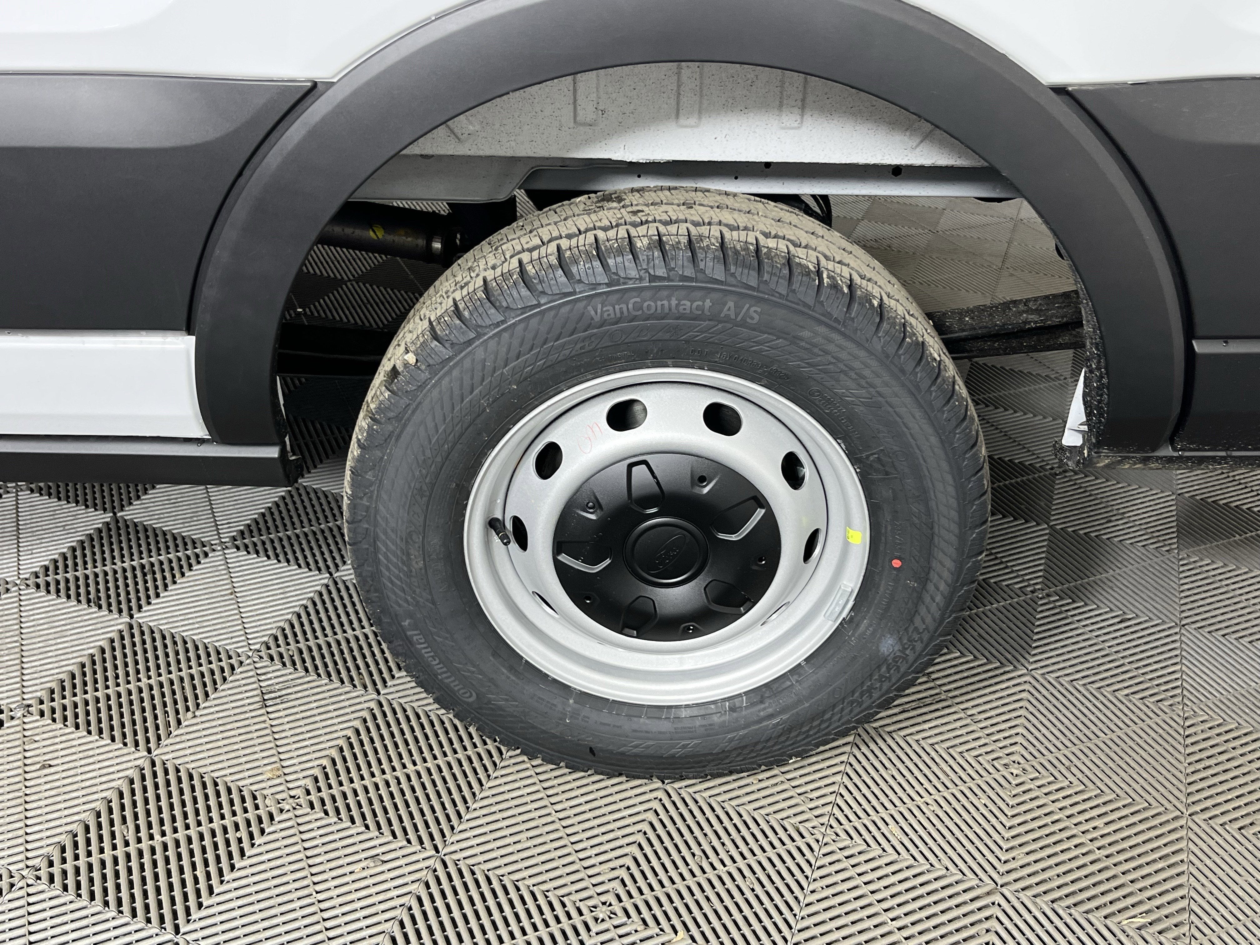 2026 Ford Transit Cargo Van T-250 148 Med Rf 9150 GVWR RWD XL