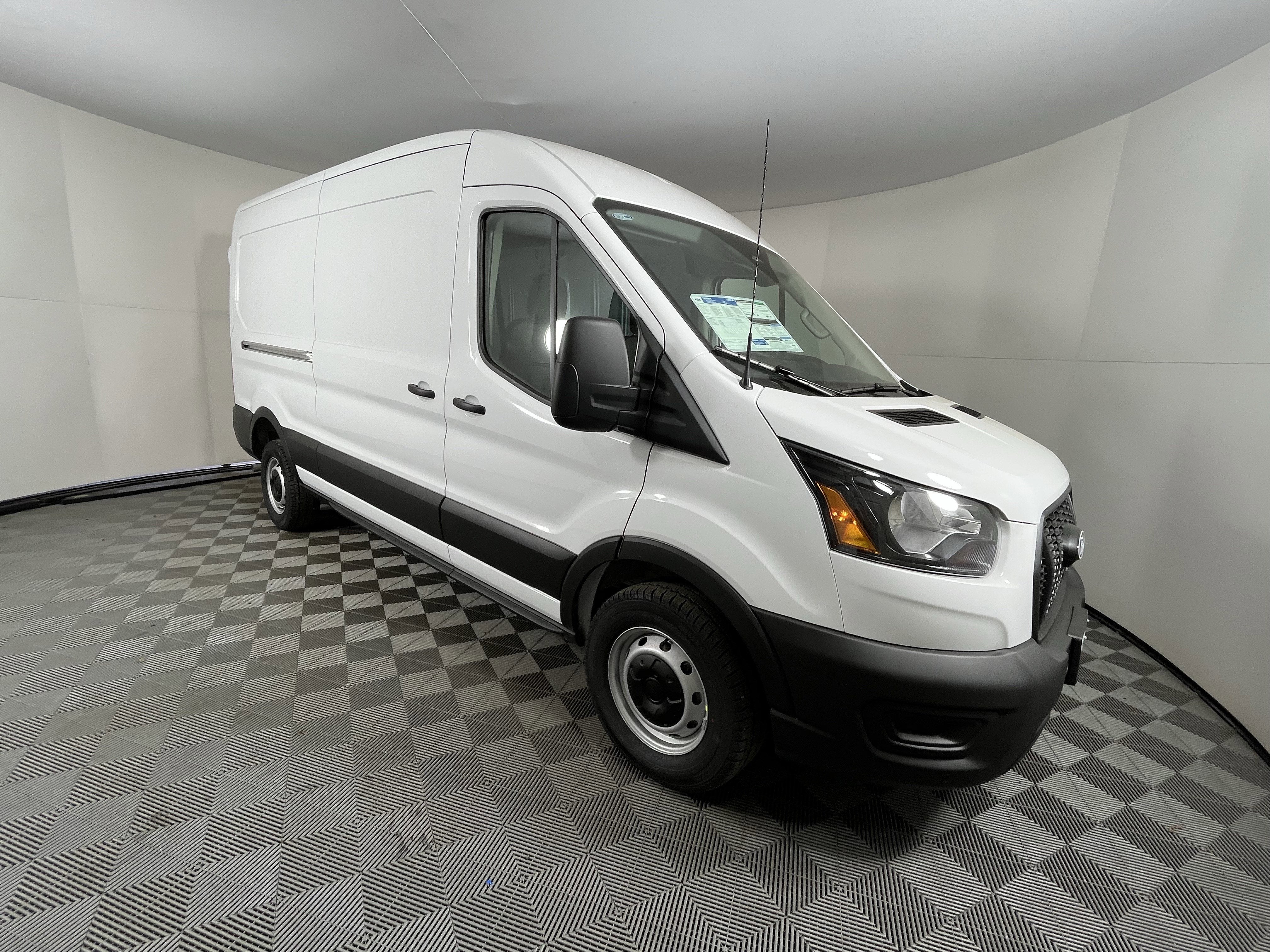 2026 Ford Transit Cargo Van T-250 148 Med Rf 9150 GVWR RWD XL