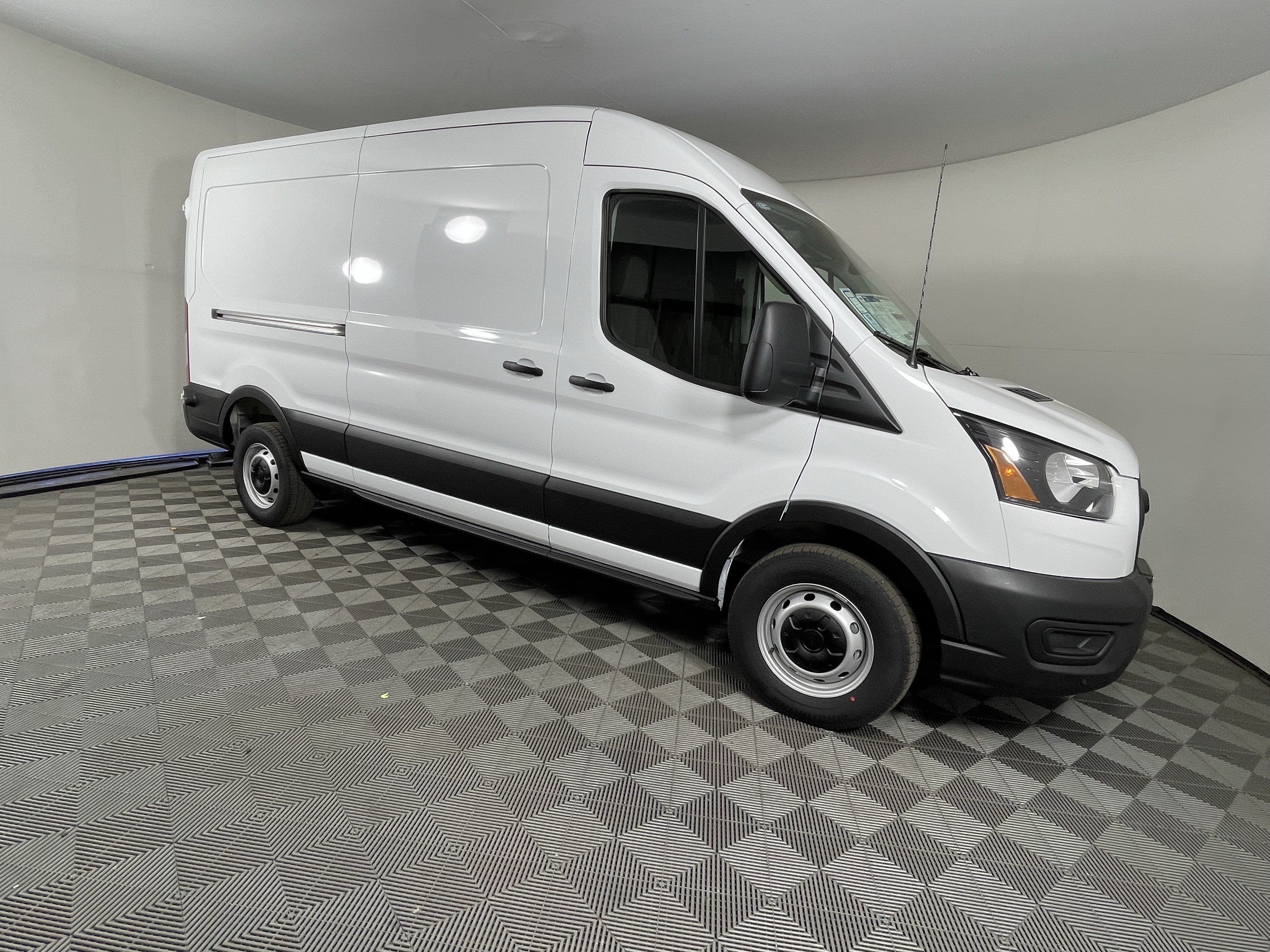 2027 Ford Transit Cargo Van T-250 148 Med Rf 9150 GVWR RWD XL