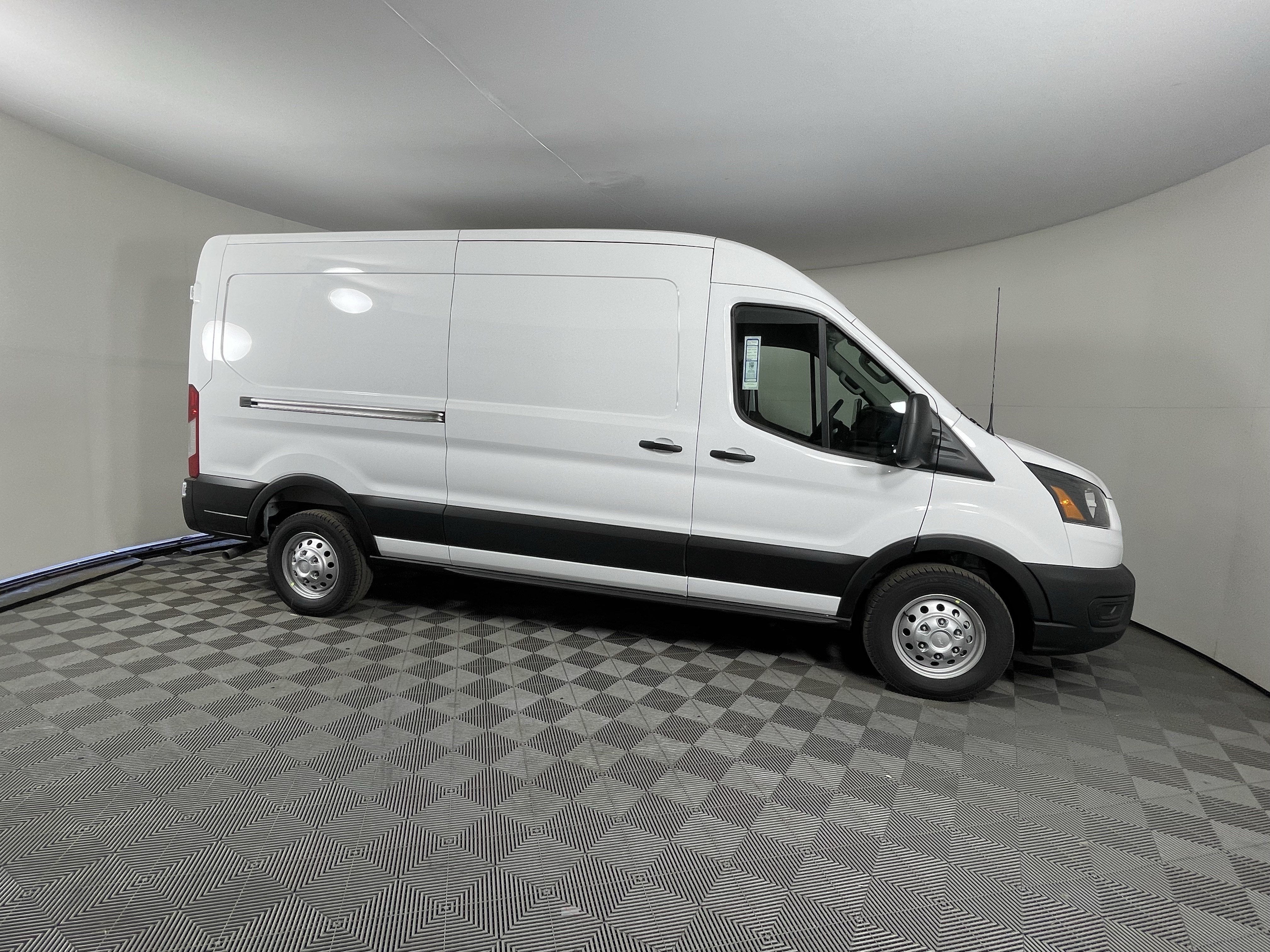 2026 Ford Transit Cargo Van T-250 148 Med Rf 9150 GVWR AWD XL