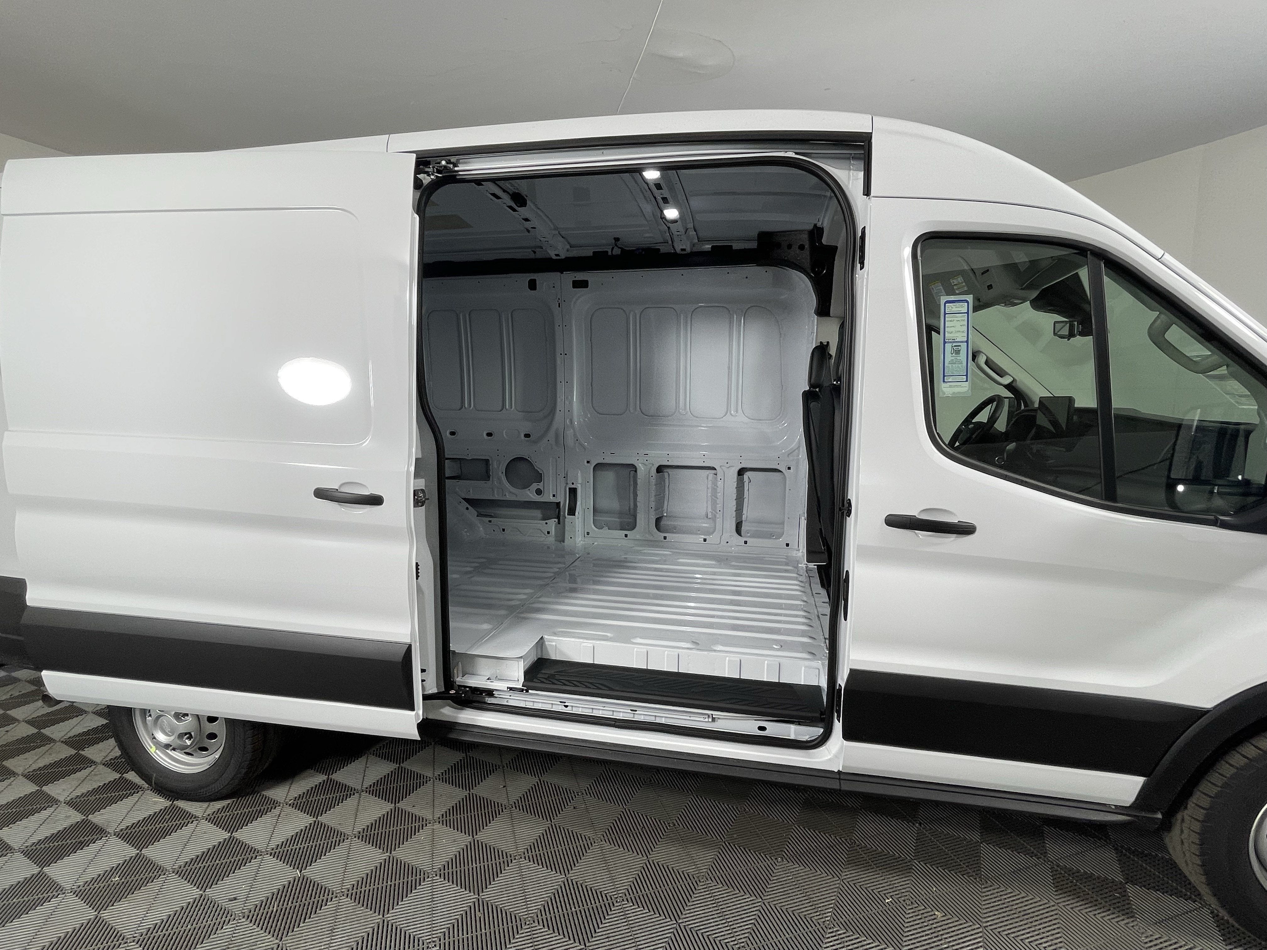 2026 Ford Transit Cargo Van T-250 148 Med Rf 9150 GVWR AWD XL