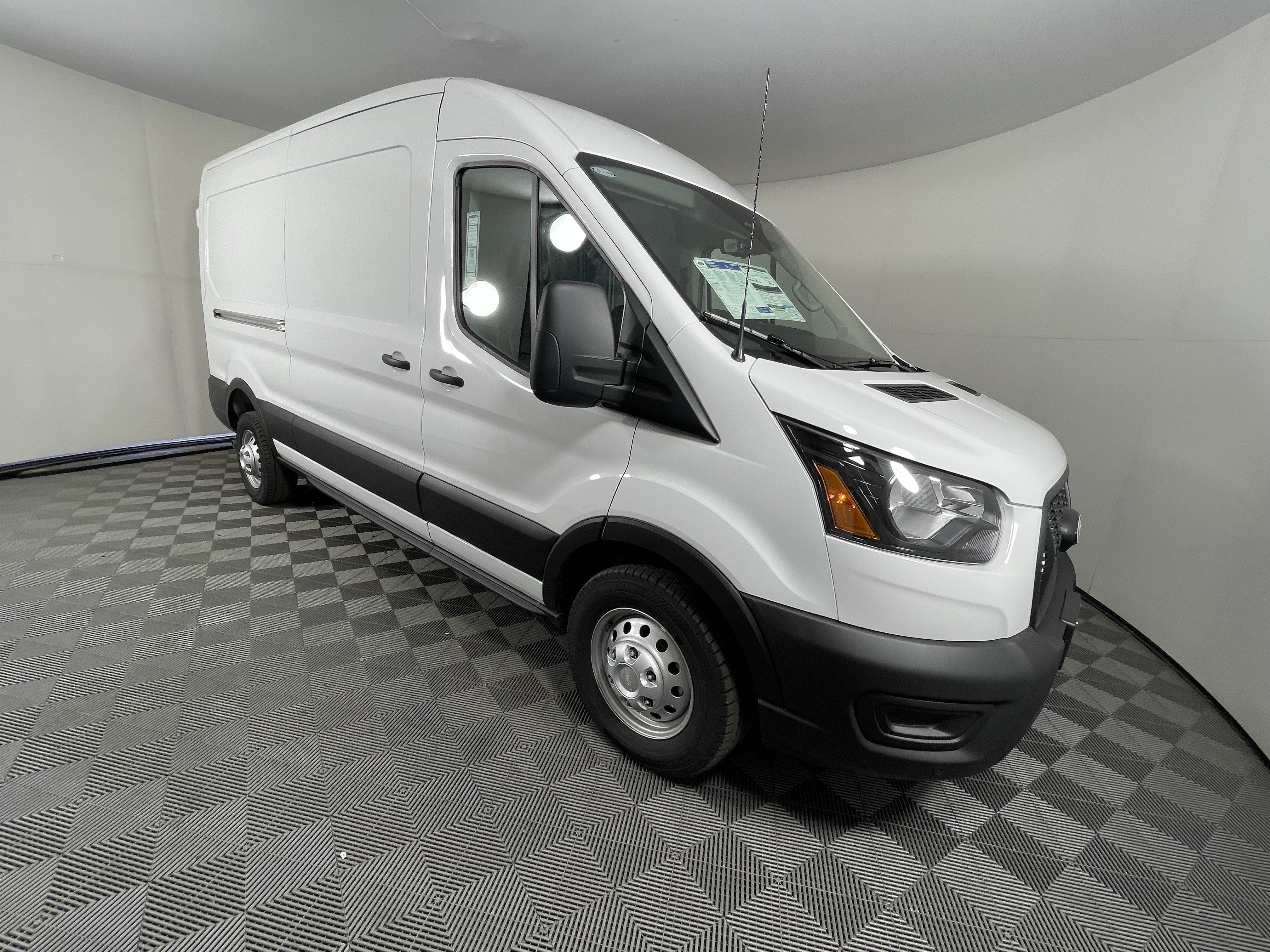 2026 Ford Transit Cargo Van T-250 148 Med Rf 9150 GVWR AWD XL