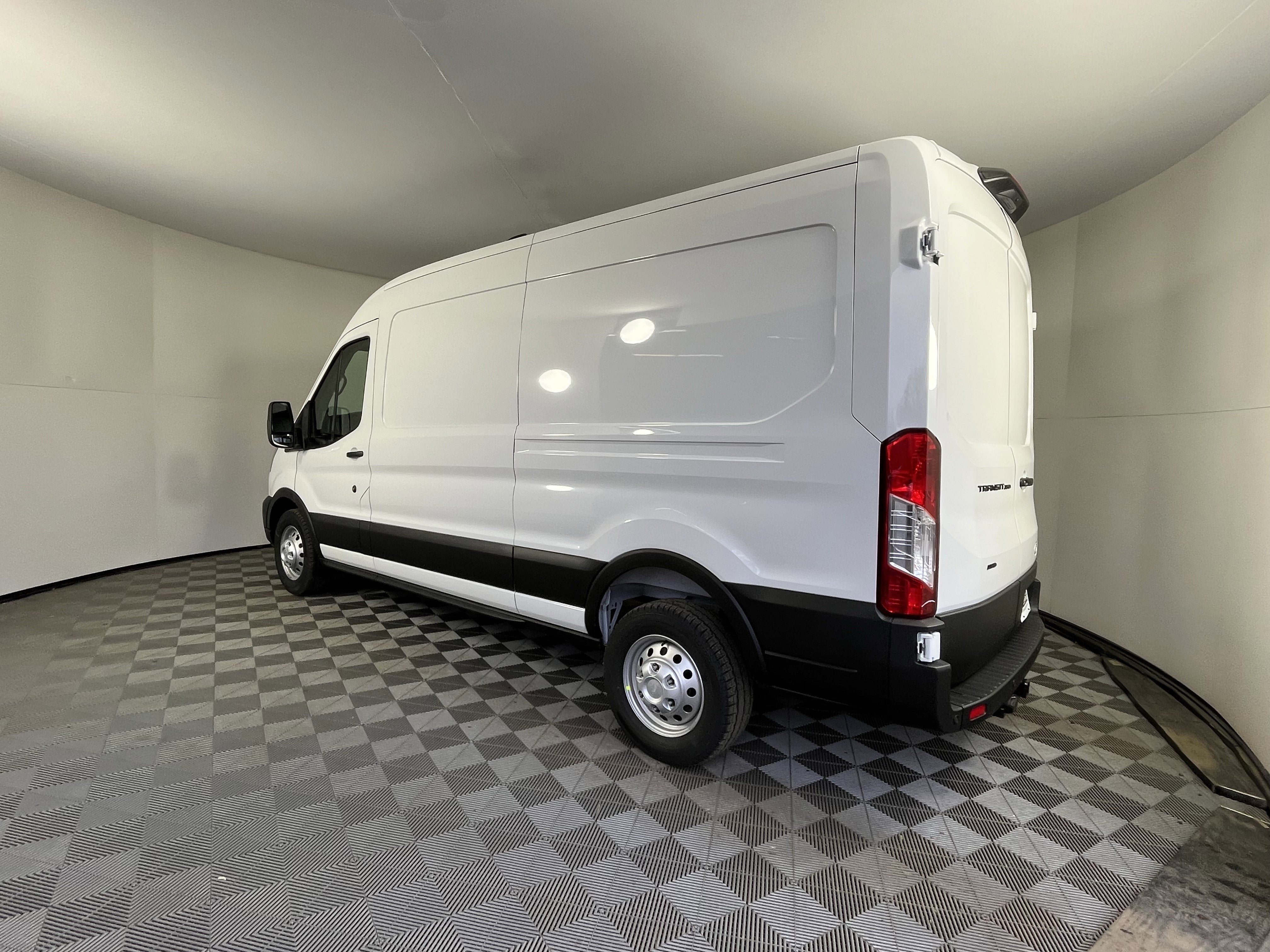 2026 Ford Transit Cargo Van T-250 148 Med Rf 9150 GVWR AWD XL