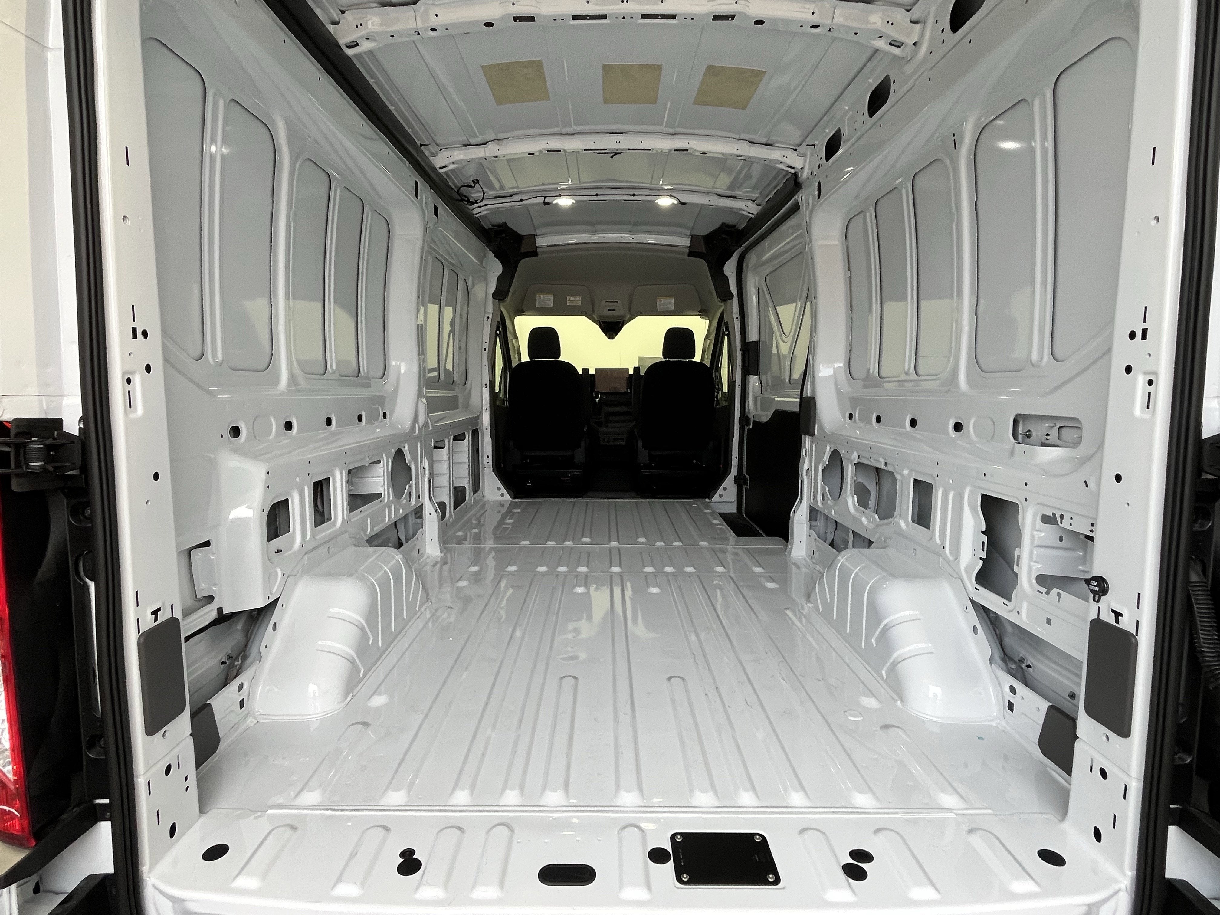 2026 Ford Transit Cargo Van T-250 148 Med Rf 9150 GVWR AWD XL