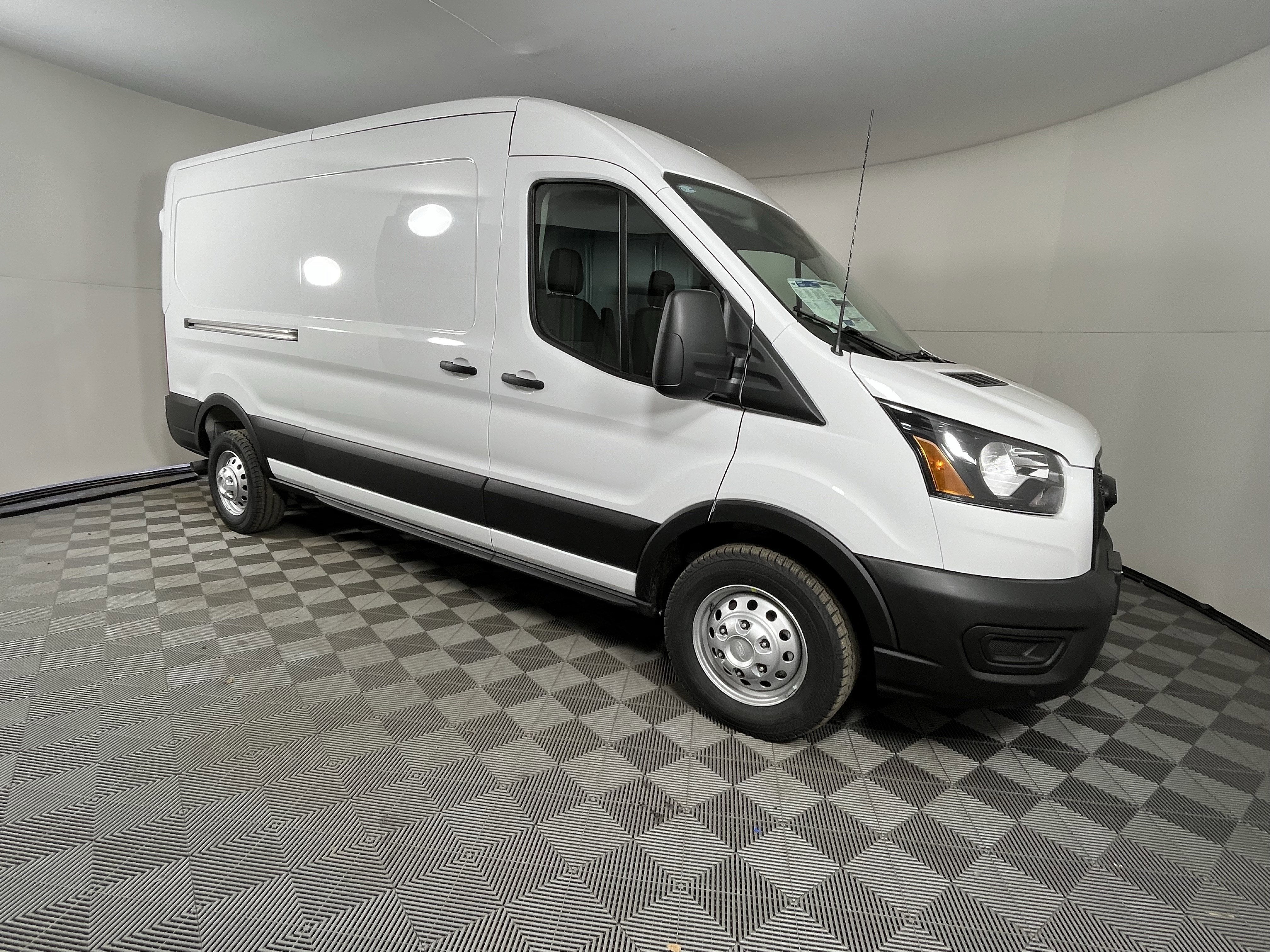 2026 Ford Transit Cargo Van T-250 148 Med Rf 9150 GVWR AWD XL