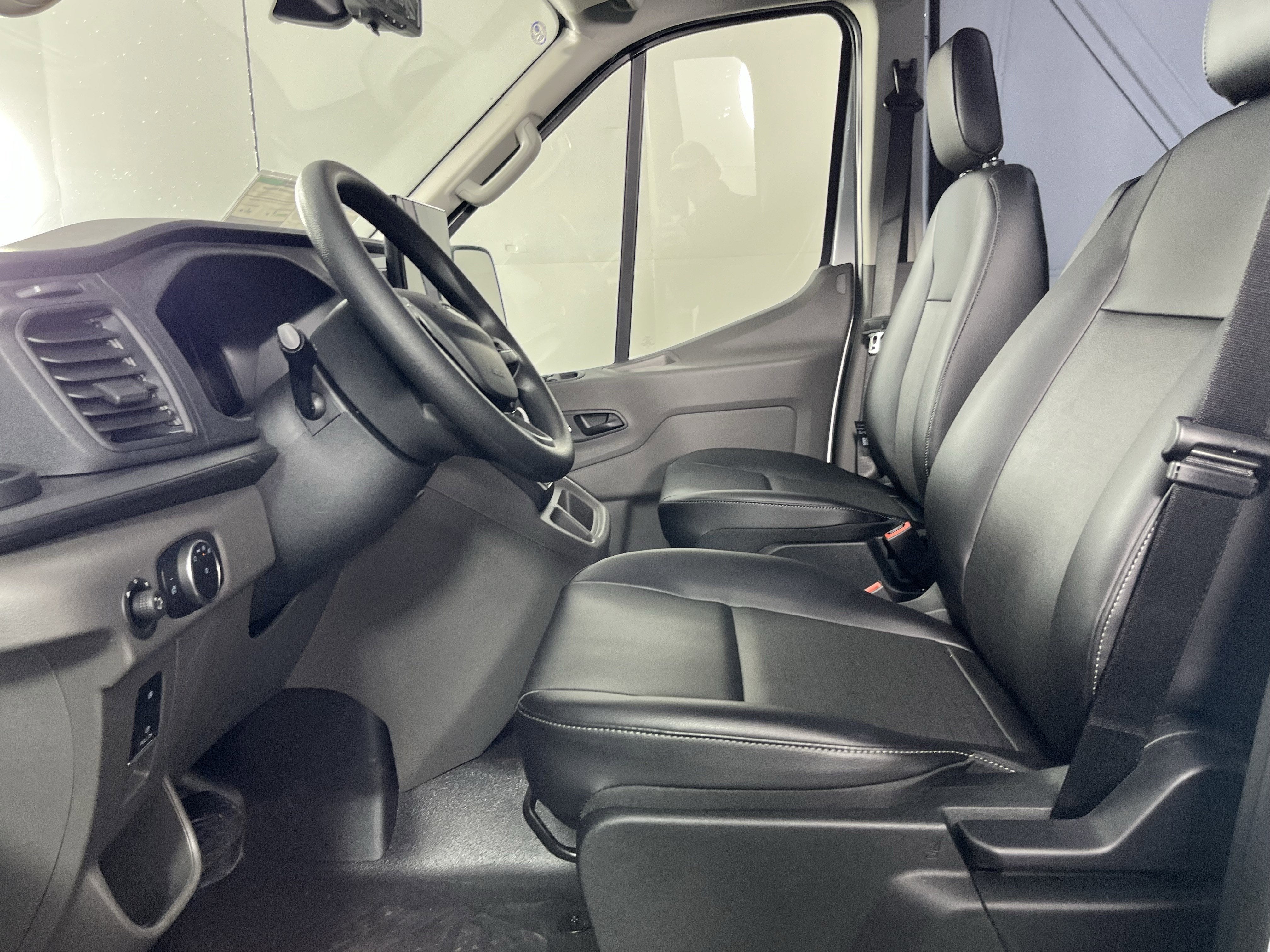 2026 Ford Transit Cargo Van T-250 148 Med Rf 9150 GVWR AWD XL