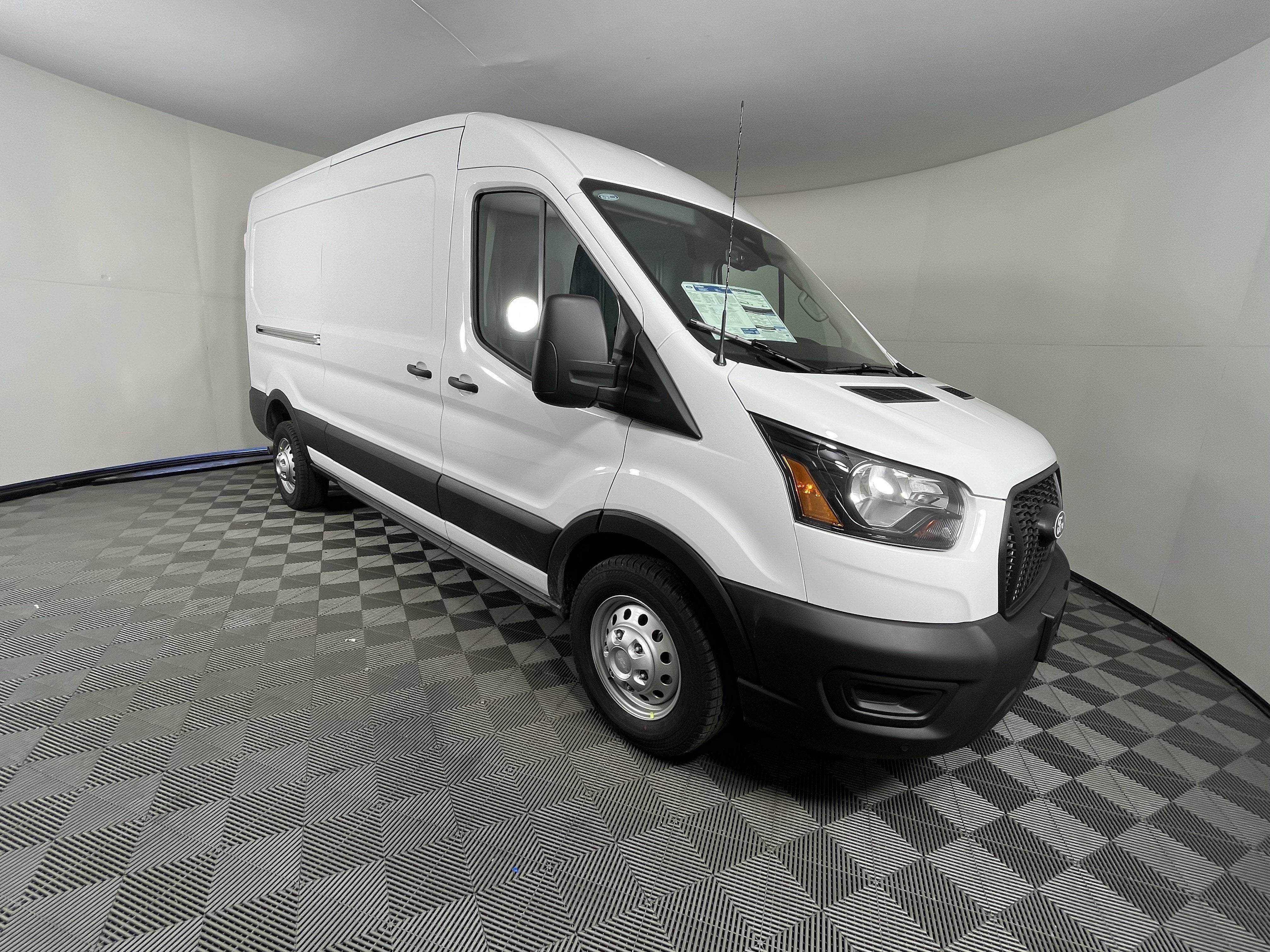 2026 Ford Transit Cargo Van T-250 148 Med Rf 9150 GVWR AWD XL