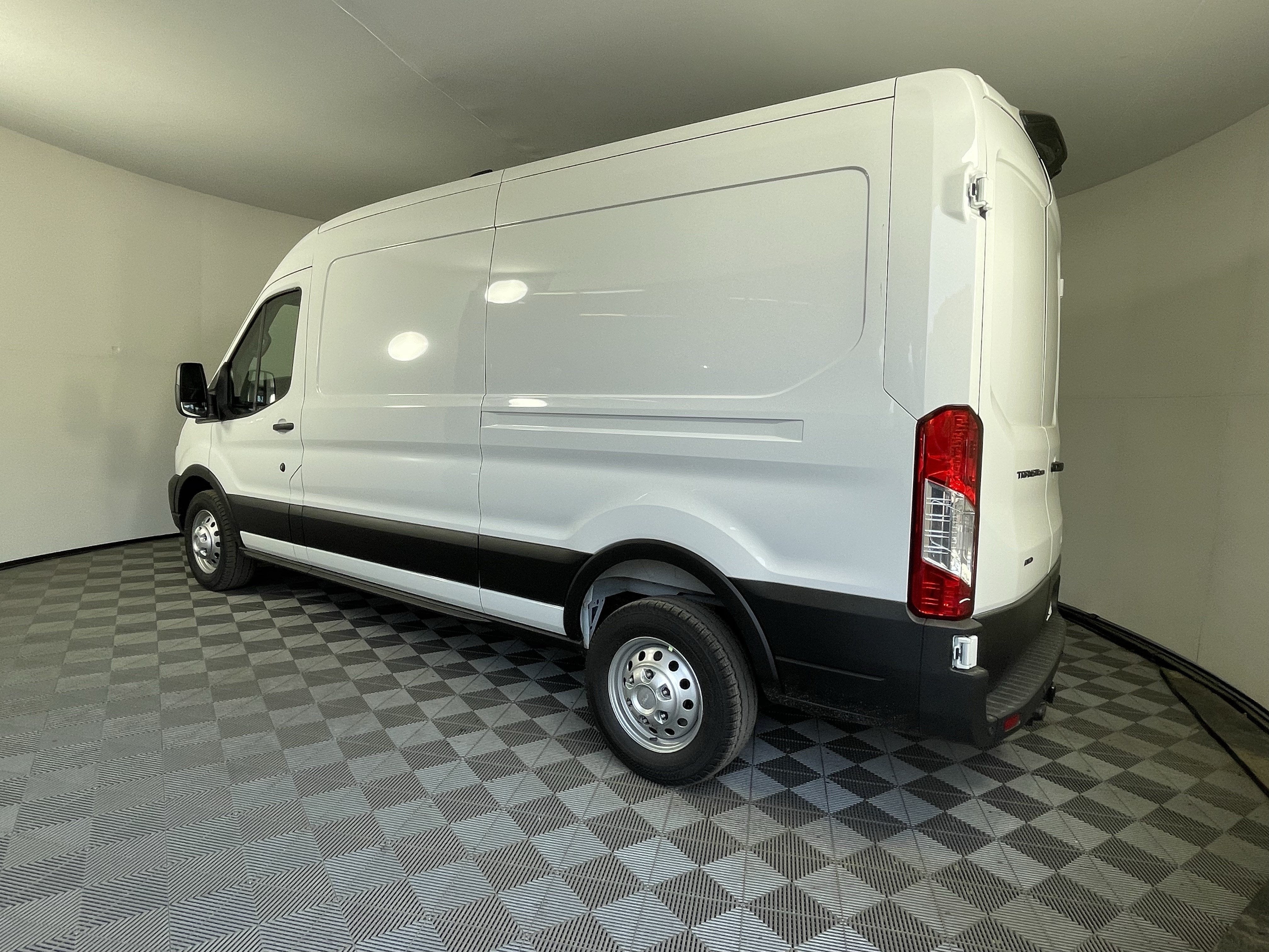 2026 Ford Transit Cargo Van T-250 148 Med Rf 9150 GVWR AWD XL