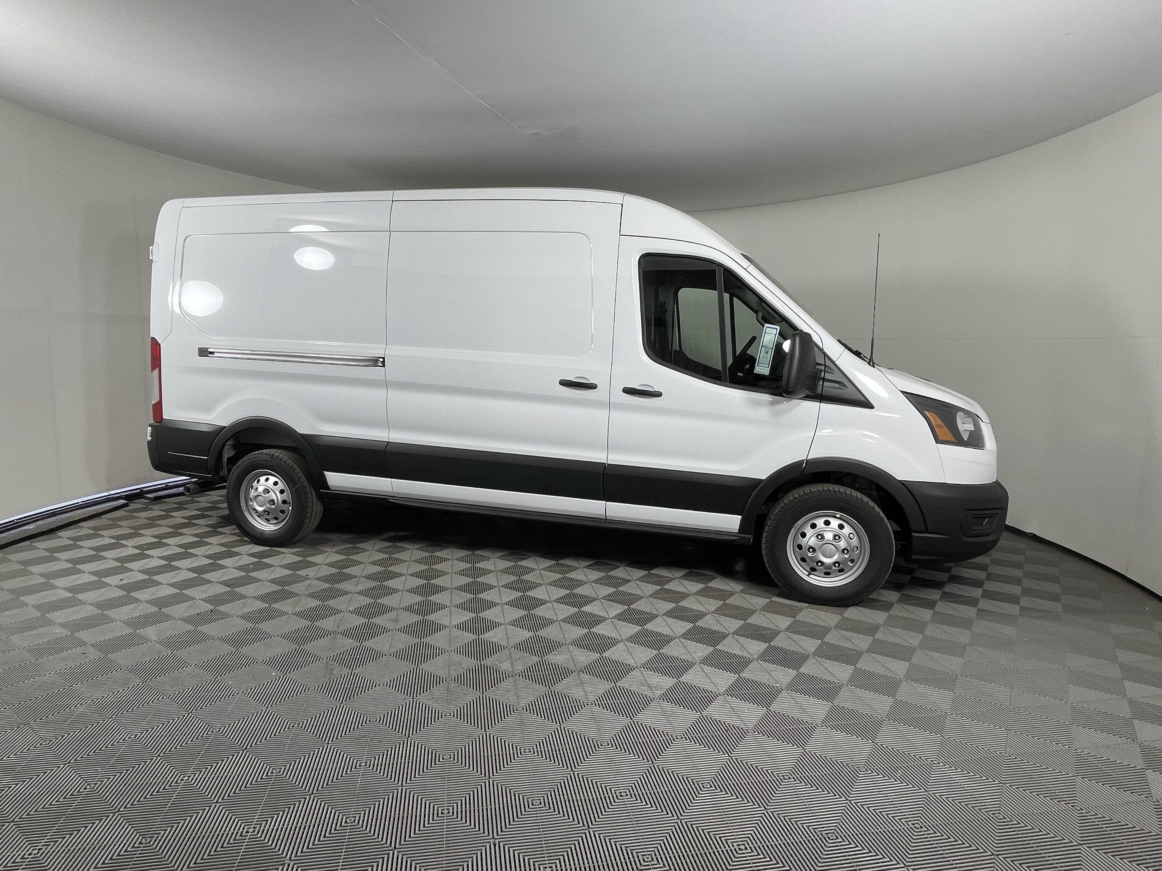 2026 Ford Transit Cargo Van T-250 148 Med Rf 9150 GVWR AWD XL