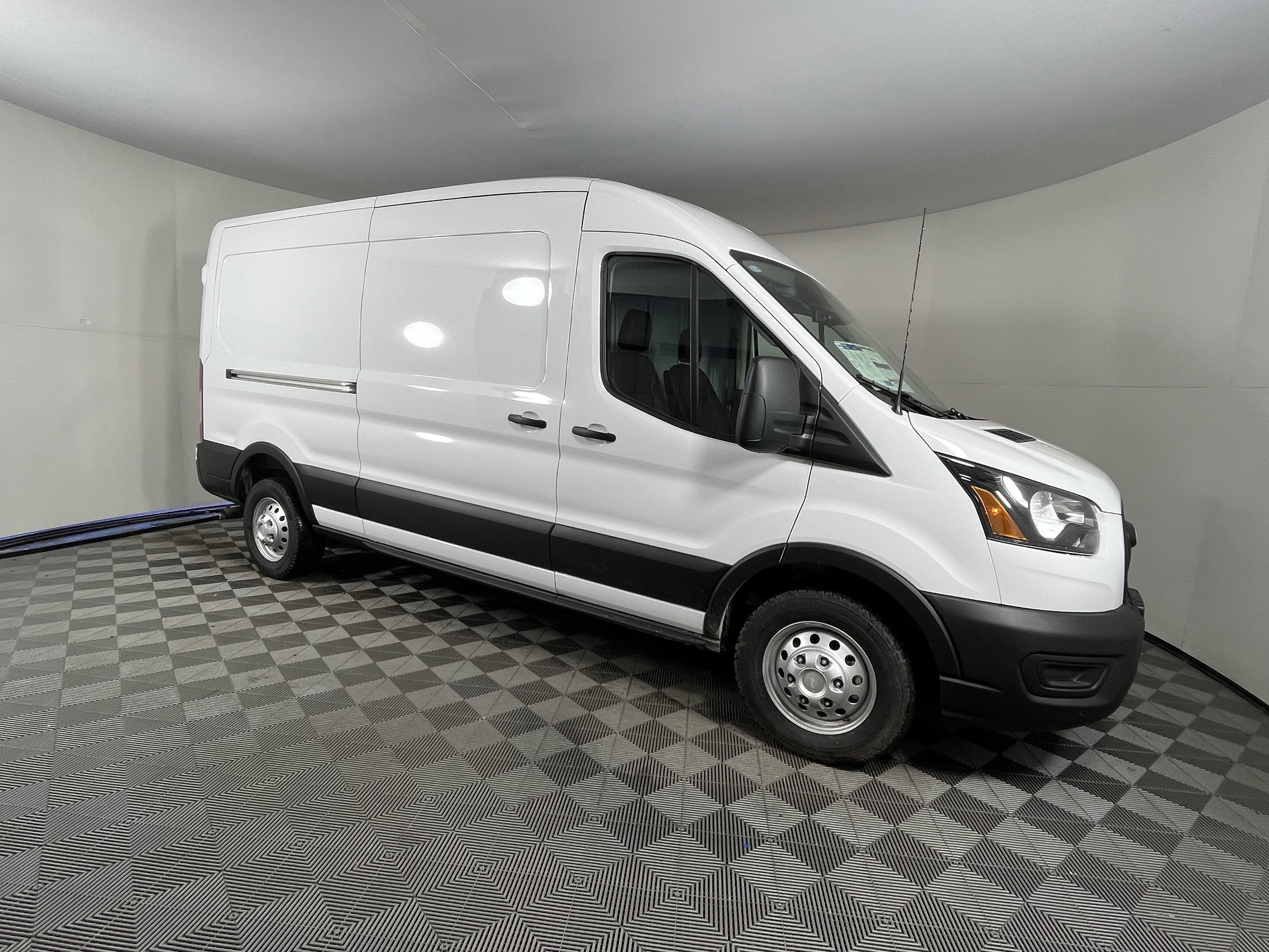 2026 Ford Transit Cargo Van T-250 148 Med Rf 9150 GVWR AWD XL
