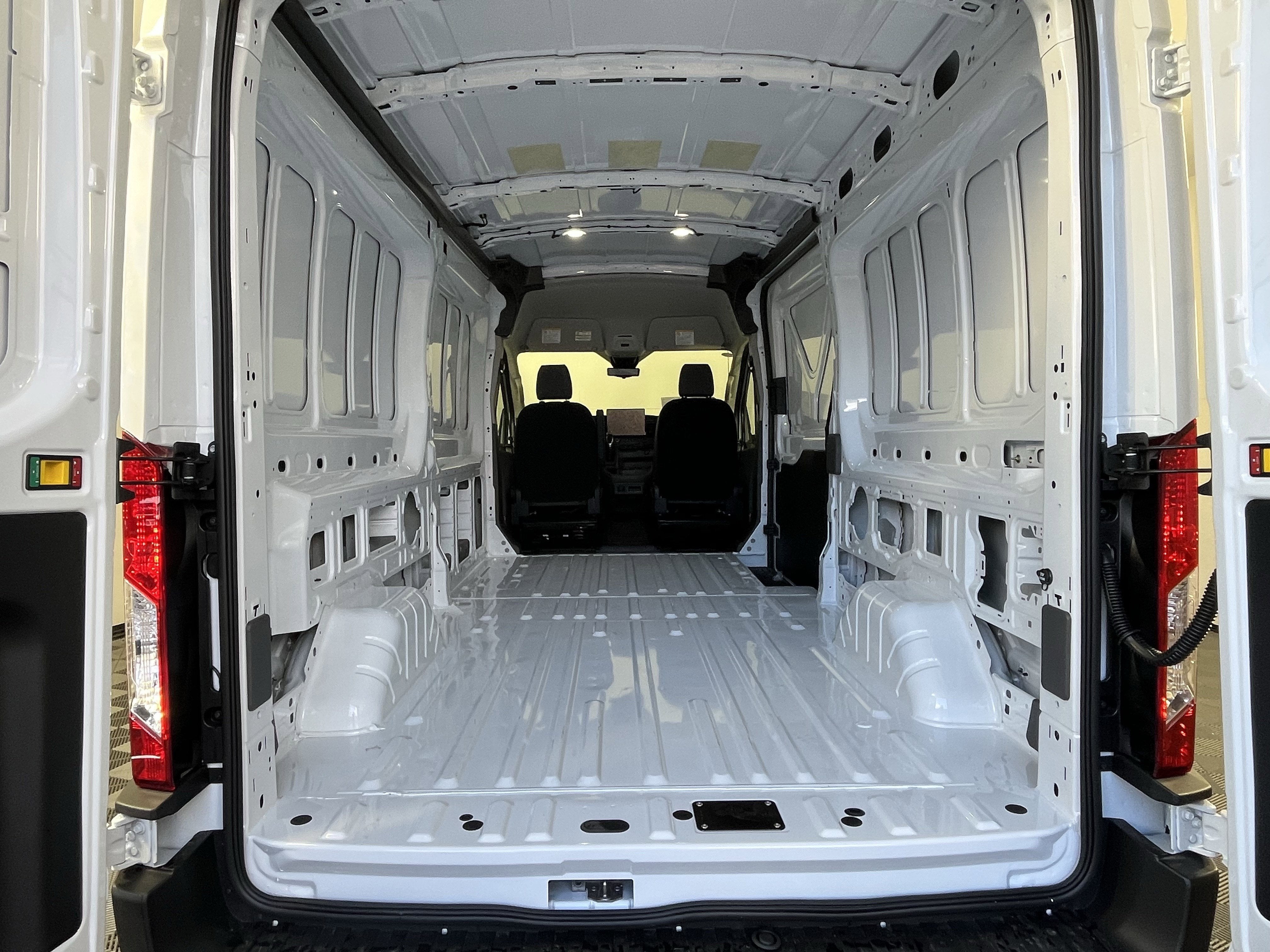 2026 Ford Transit Cargo Van T-250 148 Med Rf 9150 GVWR AWD XL