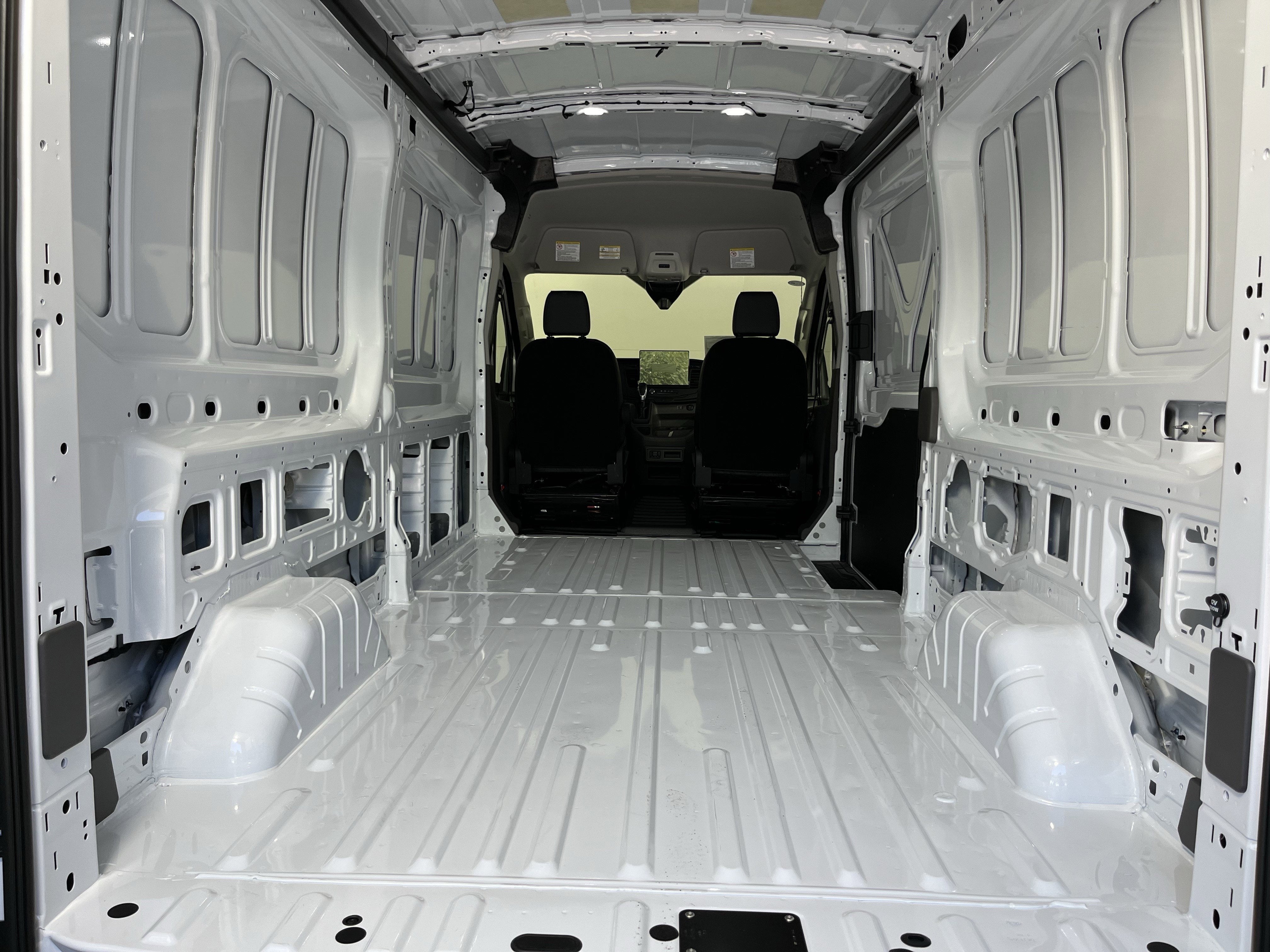2026 Ford Transit Cargo Van T-250 148 Med Rf 9150 GVWR AWD XL