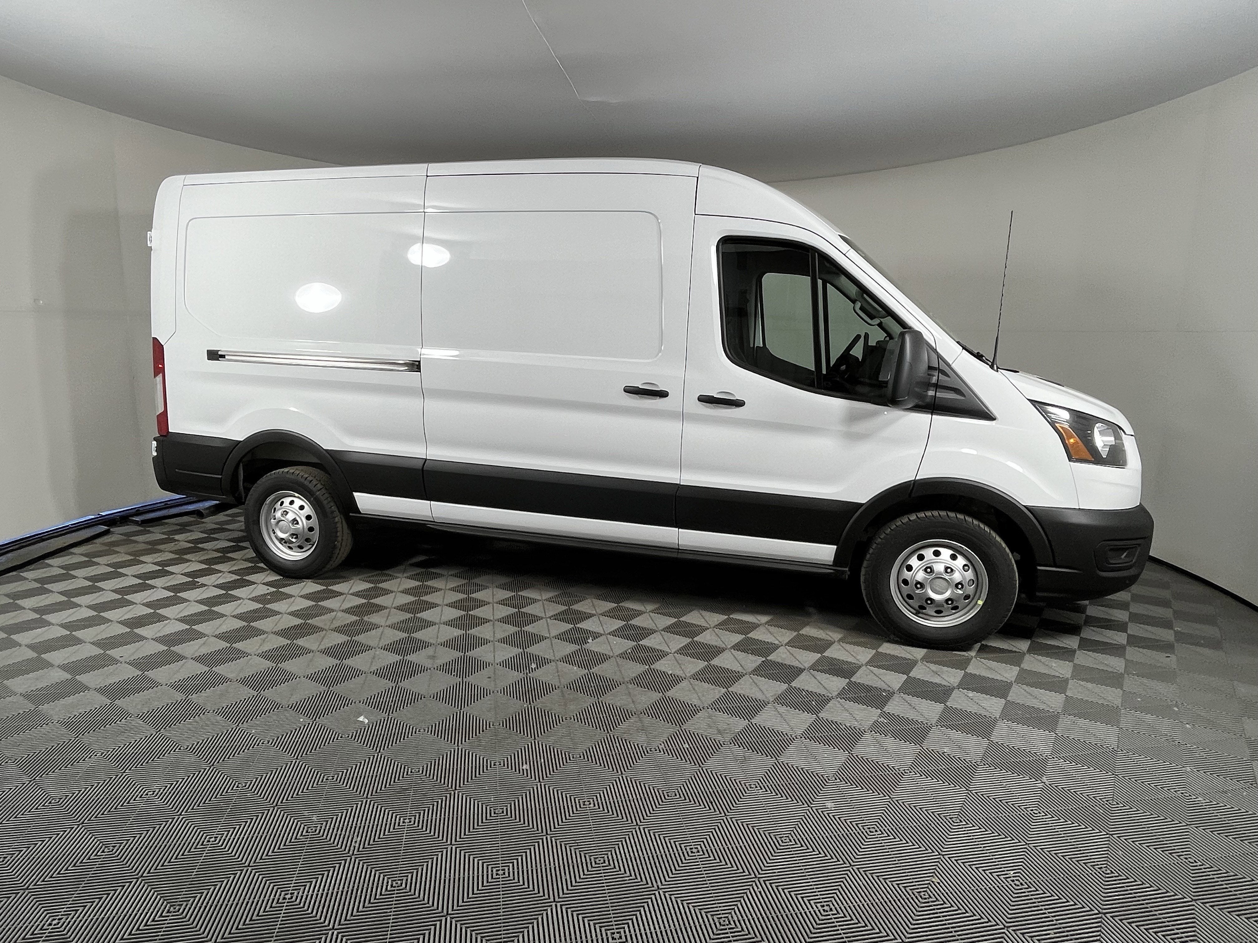2026 Ford Transit Cargo Van T-250 148 Med Rf 9150 GVWR AWD XL