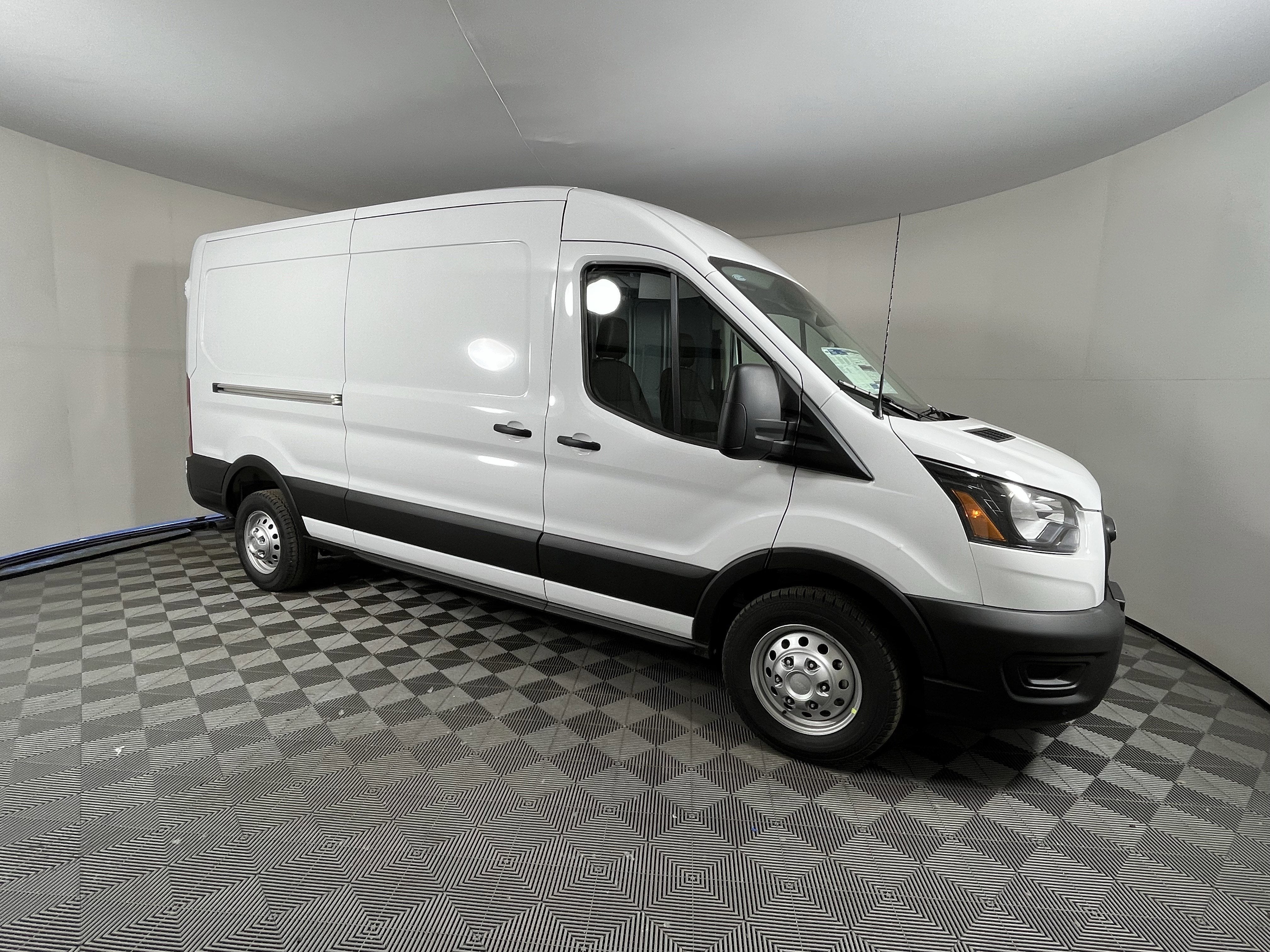 2026 Ford Transit Cargo Van T-250 148 Med Rf 9150 GVWR AWD XL