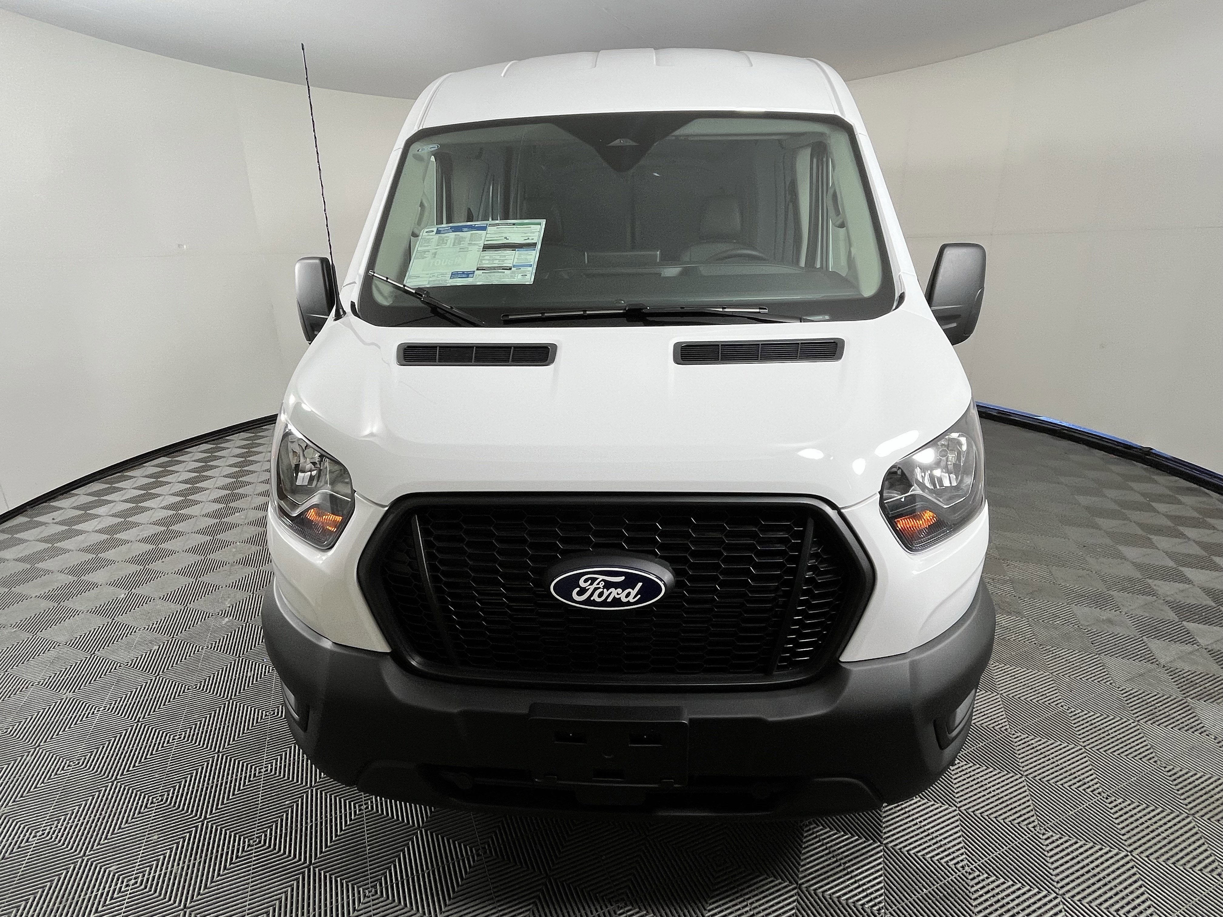 2026 Ford Transit Cargo Van T-250 148 Med Rf 9150 GVWR AWD XL