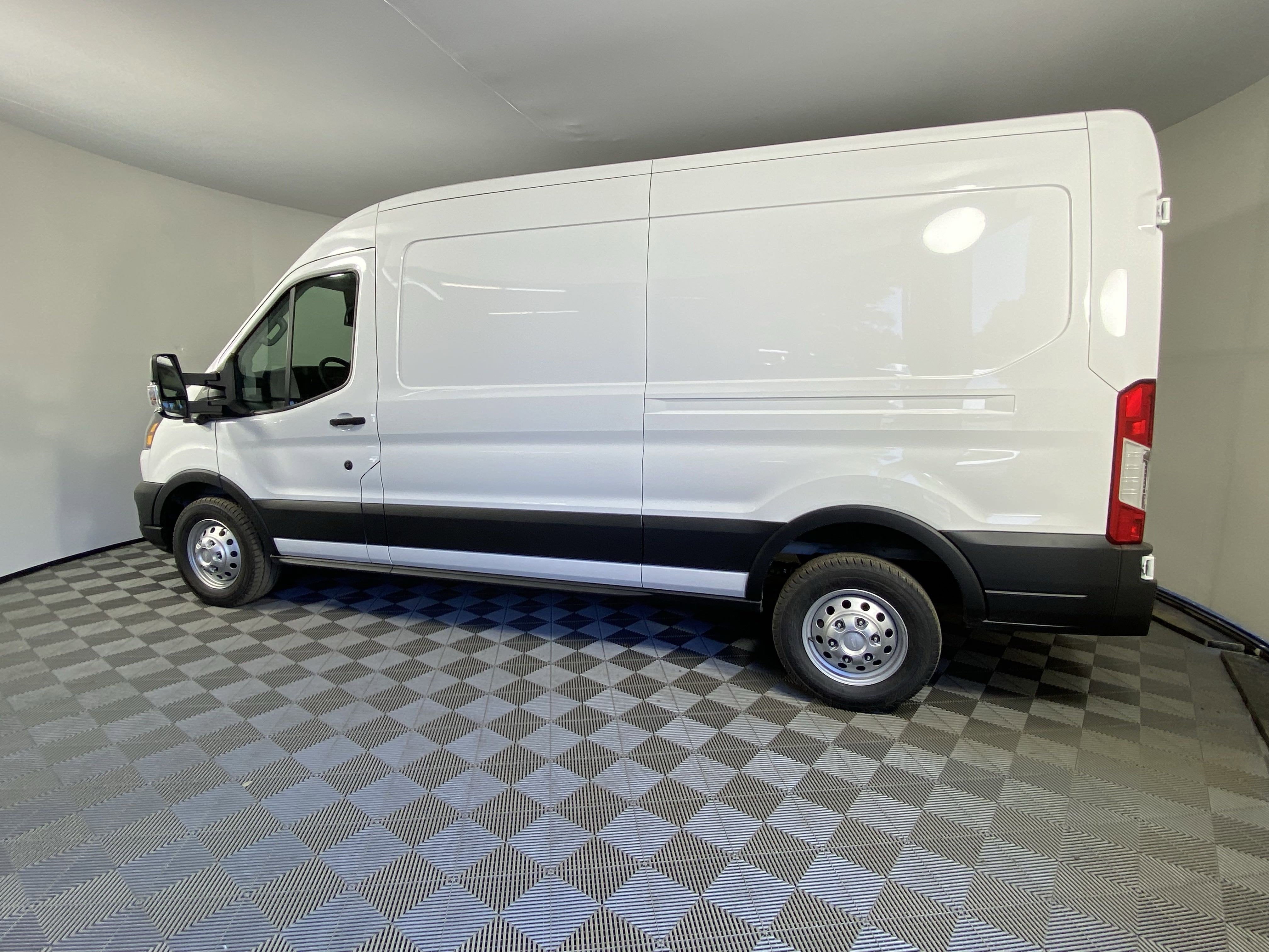 2025 Ford Transit Cargo Van T-250 148 Med Rf 9070 GVWR AWD