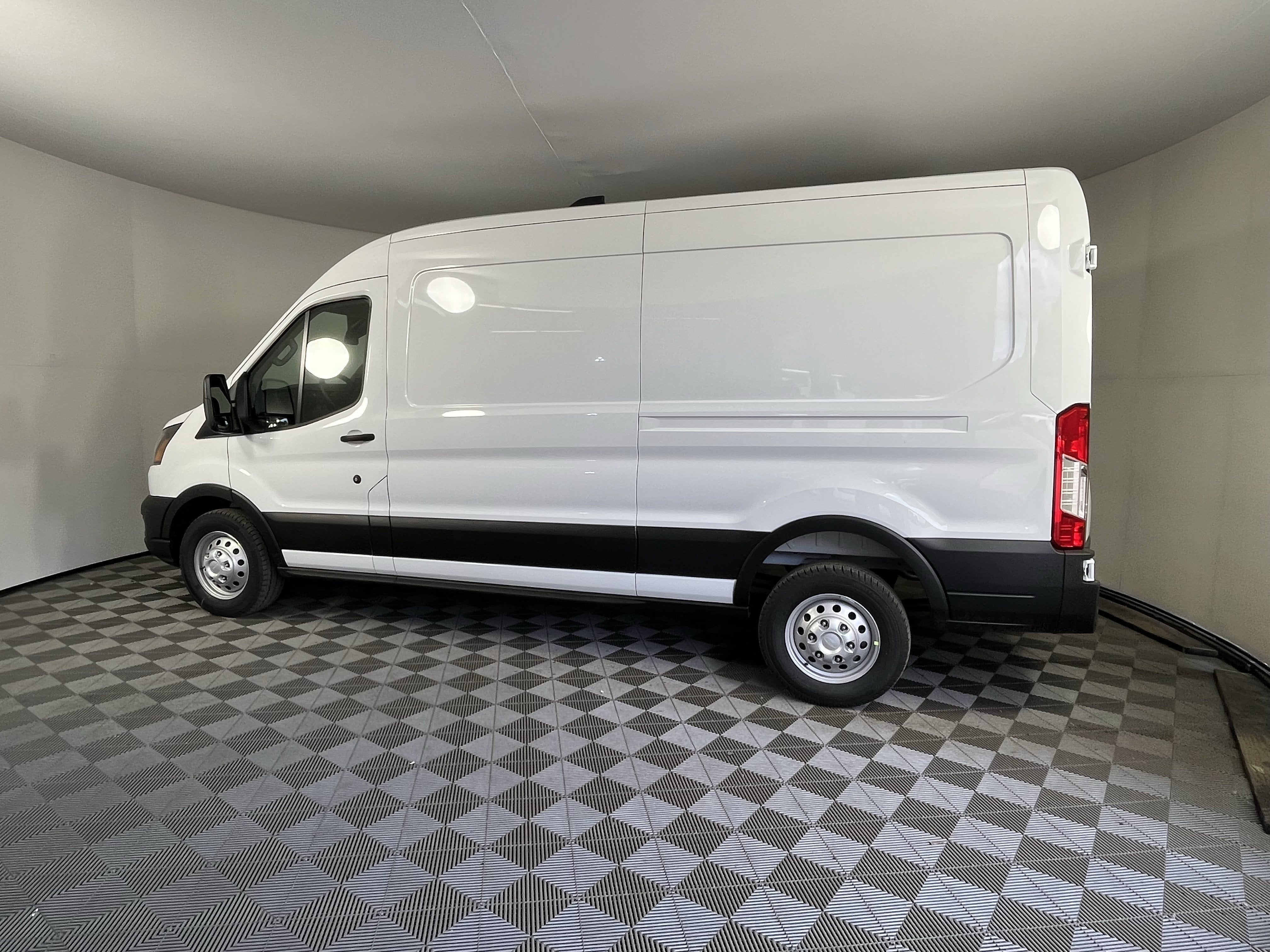 2026 Ford Transit Cargo Van T-250 148 Med Rf 9150 GVWR AWD XL