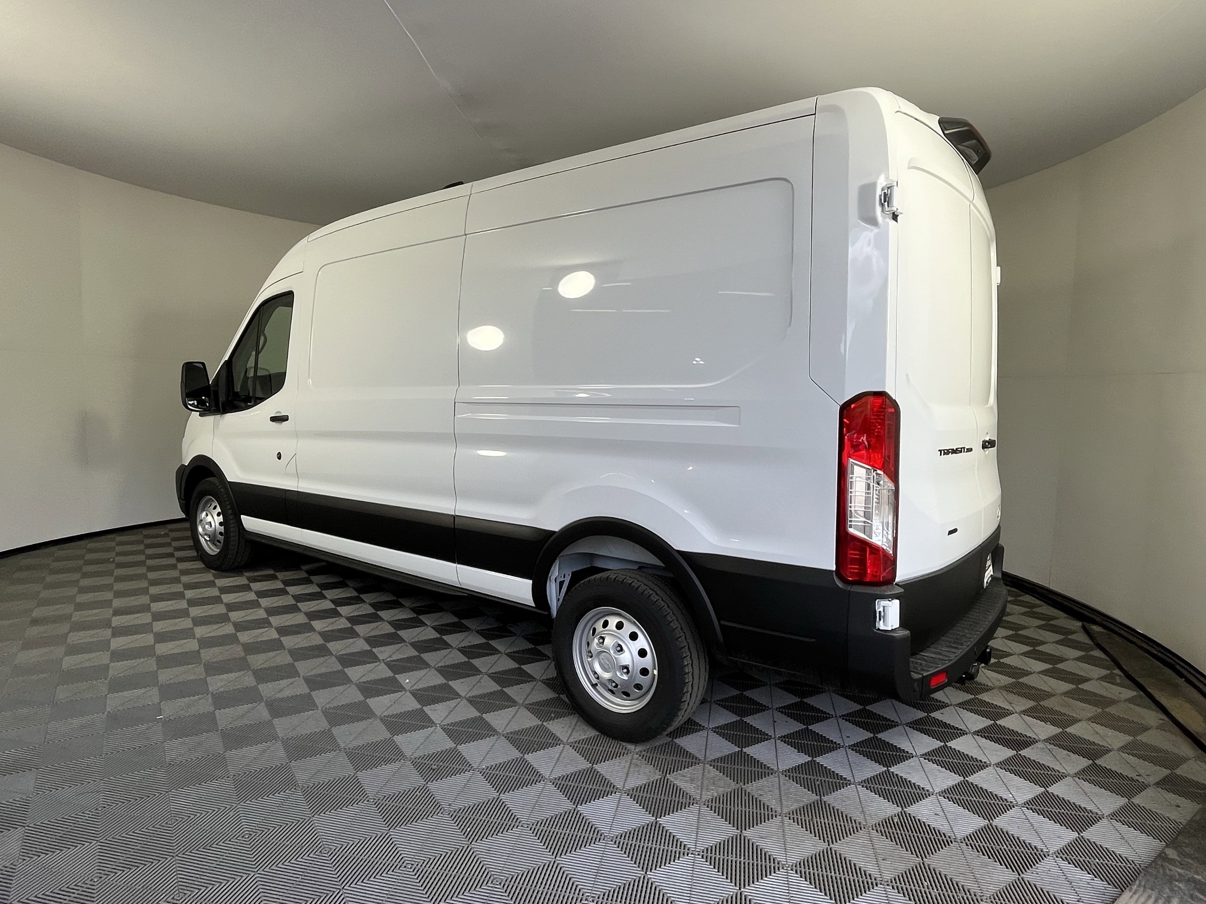 2026 Ford Transit Cargo Van T-250 148 Med Rf 9150 GVWR AWD XL