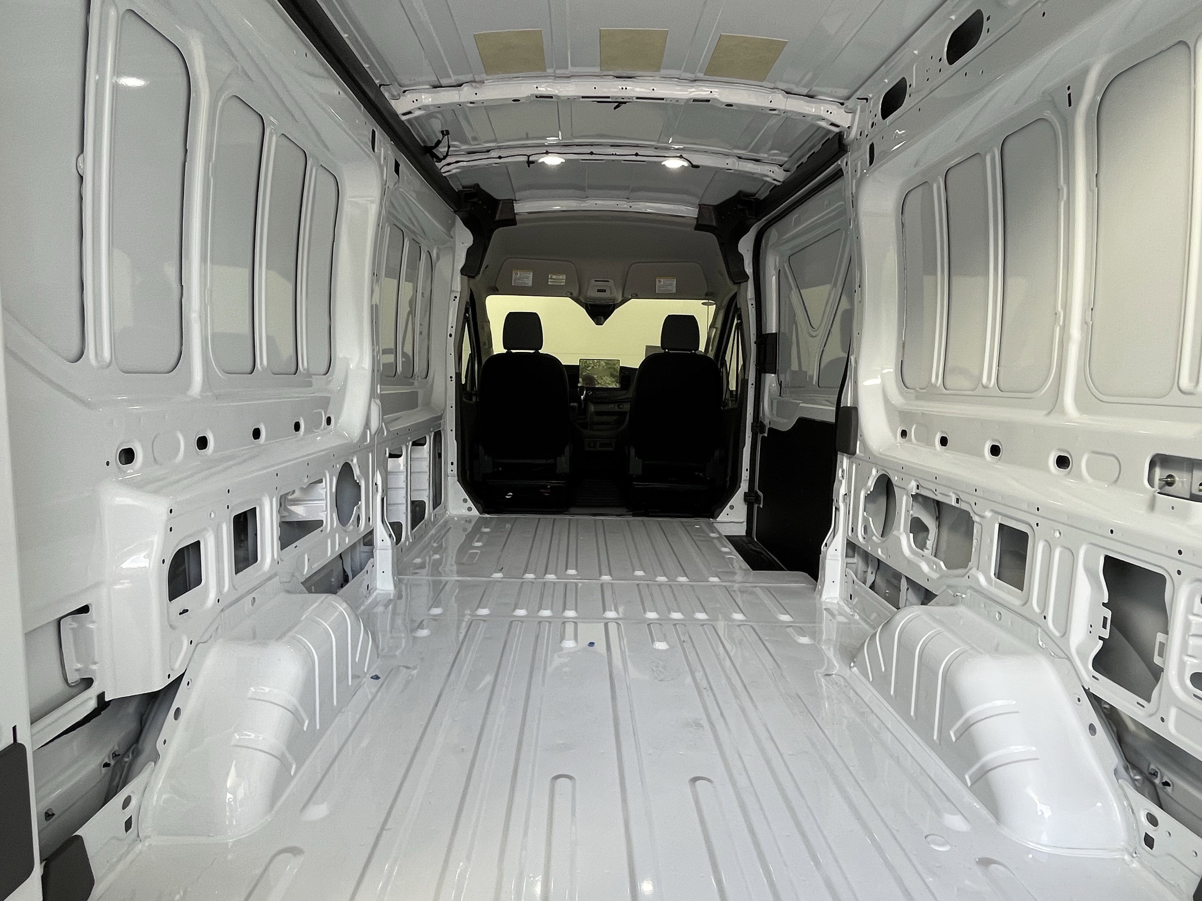 2026 Ford Transit Cargo Van T-250 148 Med Rf 9150 GVWR AWD XL