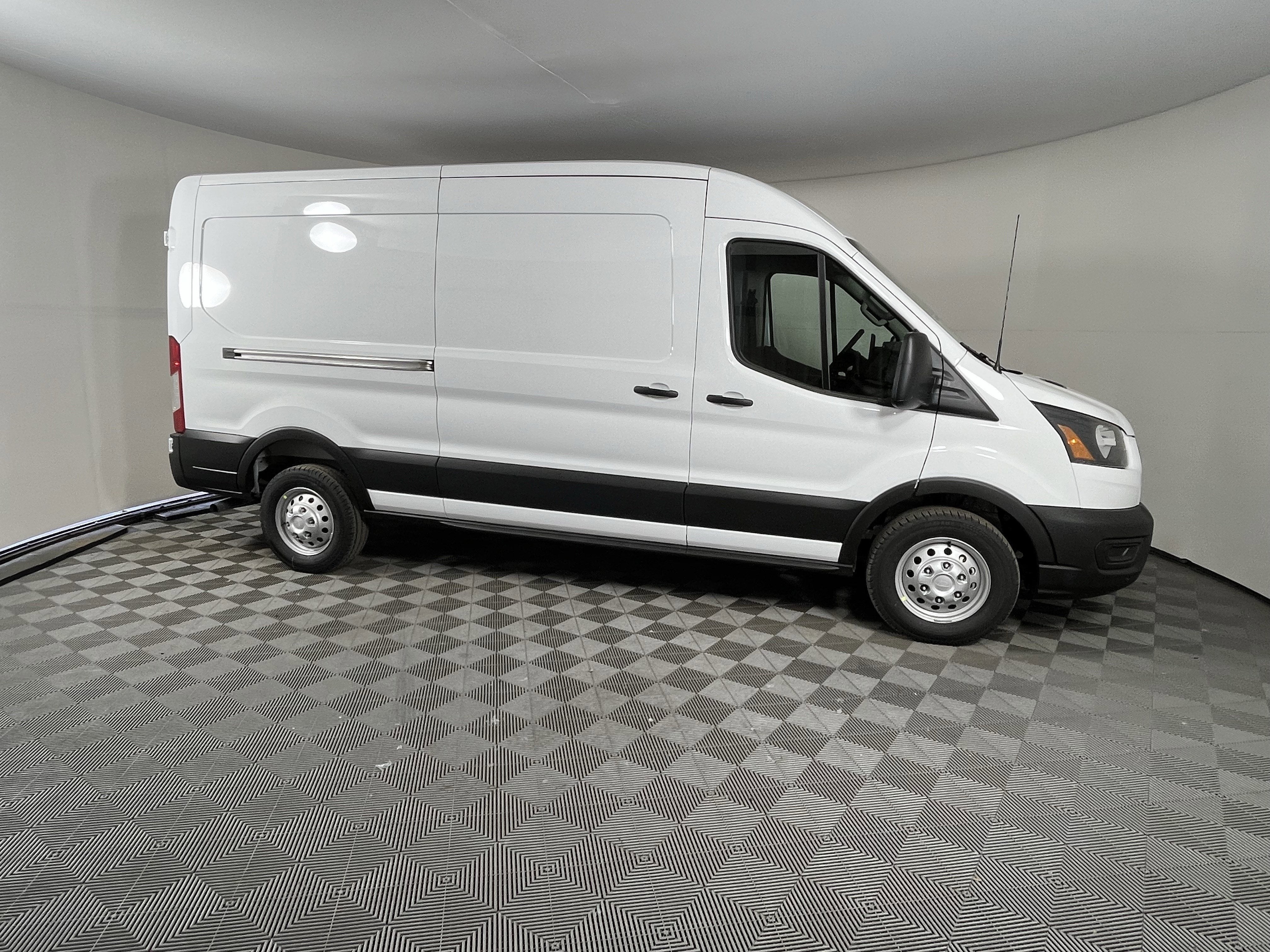 2026 Ford Transit Cargo Van T-250 148 Med Rf 9150 GVWR AWD XL