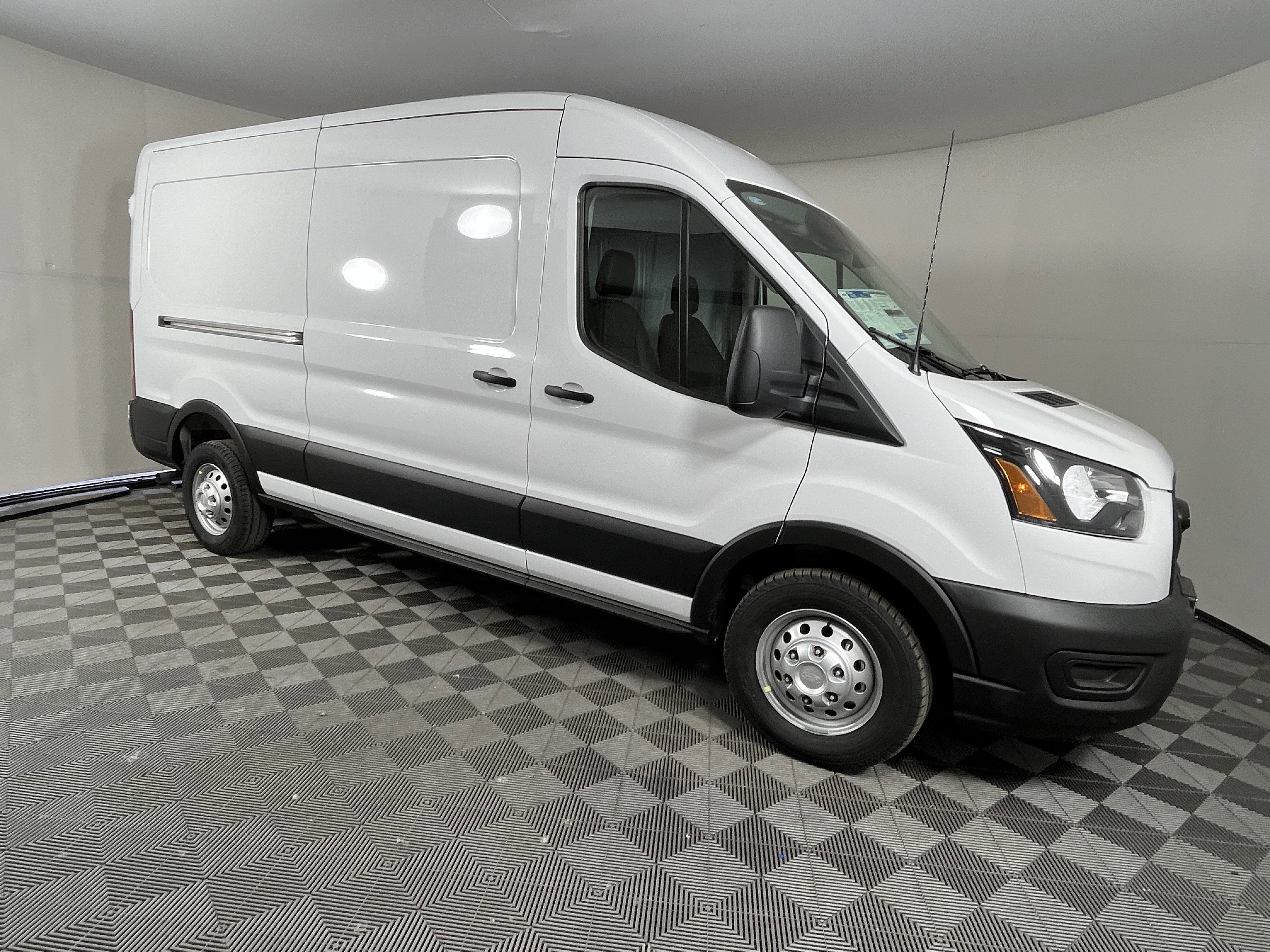 2026 Ford Transit Cargo Van T-250 148 Med Rf 9150 GVWR AWD XL