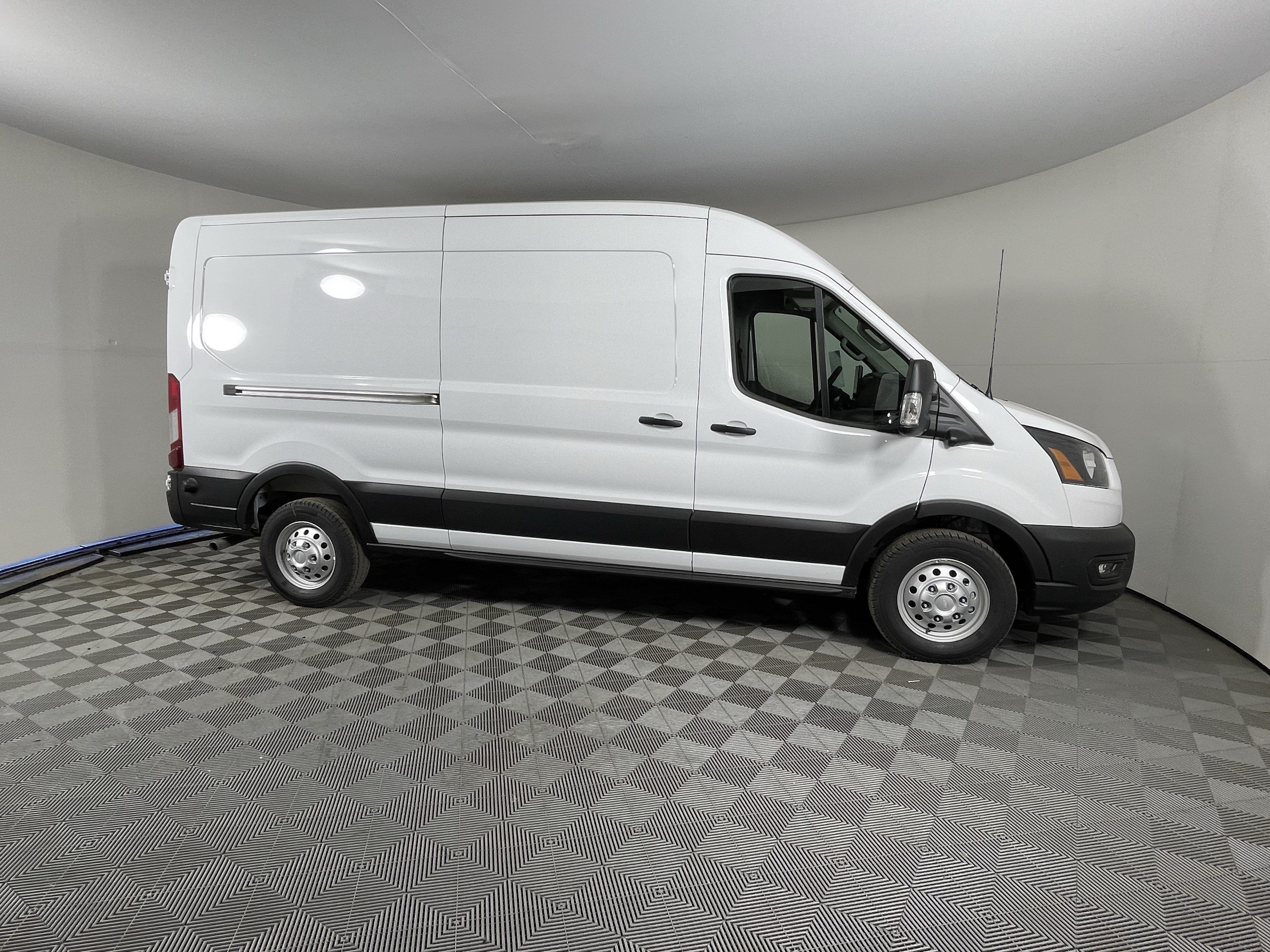 2026 Ford Transit Cargo Van T-250 148 Med Rf 9150 GVWR AWD XL