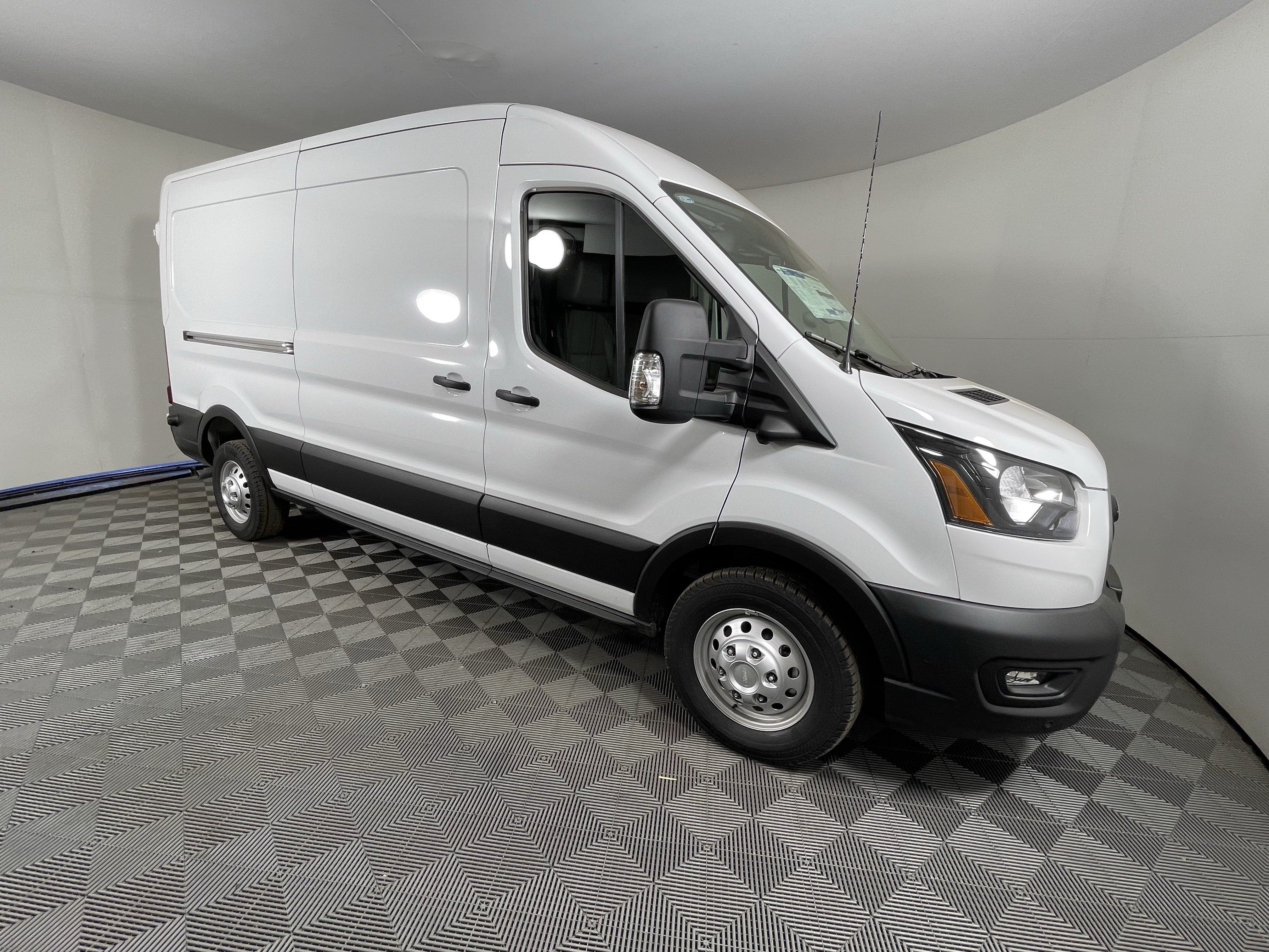 2026 Ford Transit Cargo Van T-250 148 Med Rf 9150 GVWR AWD XL