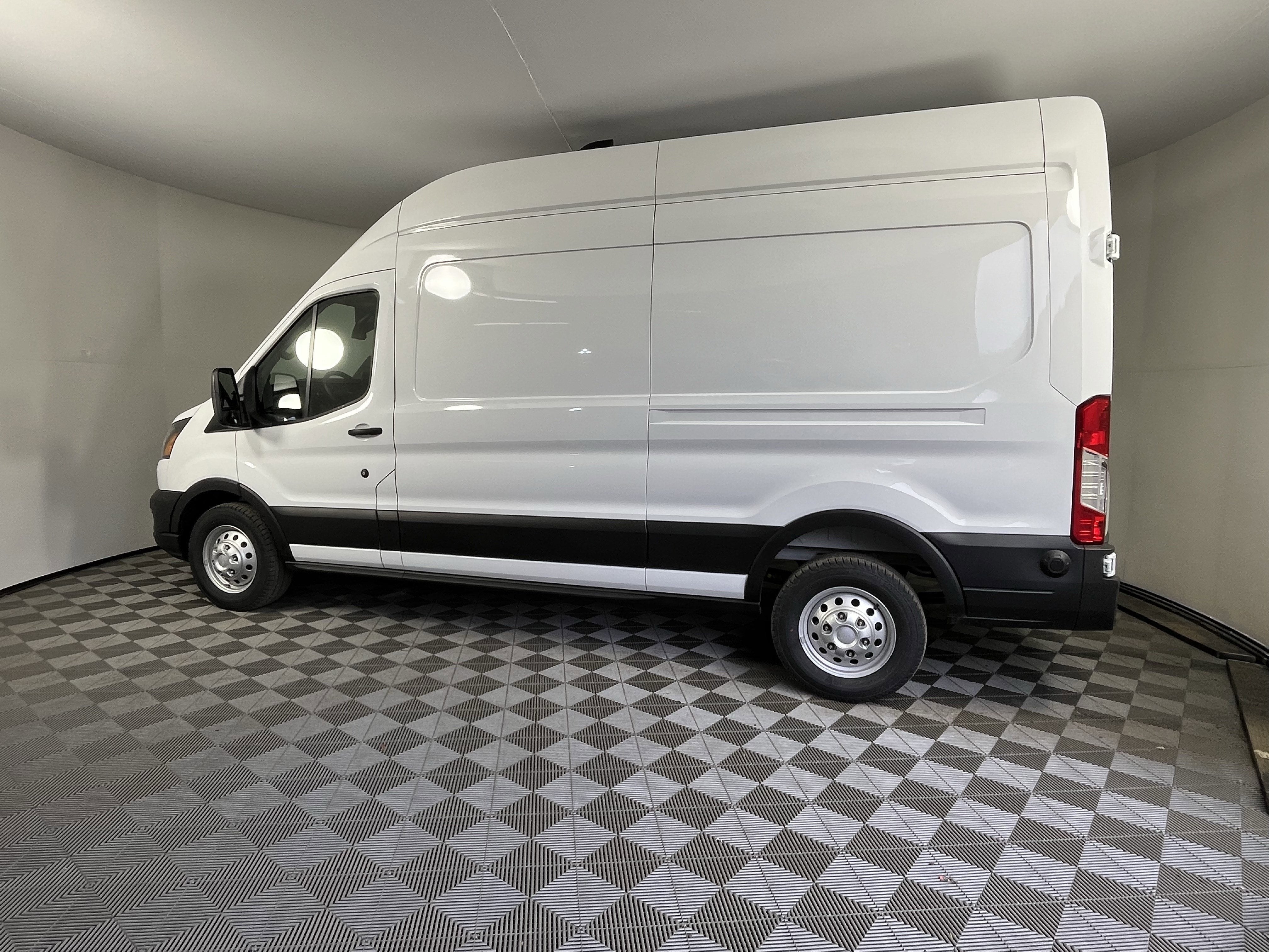2026 Ford Transit Cargo Van T-250 148 Hi Rf 9150 GVWR AWD XL