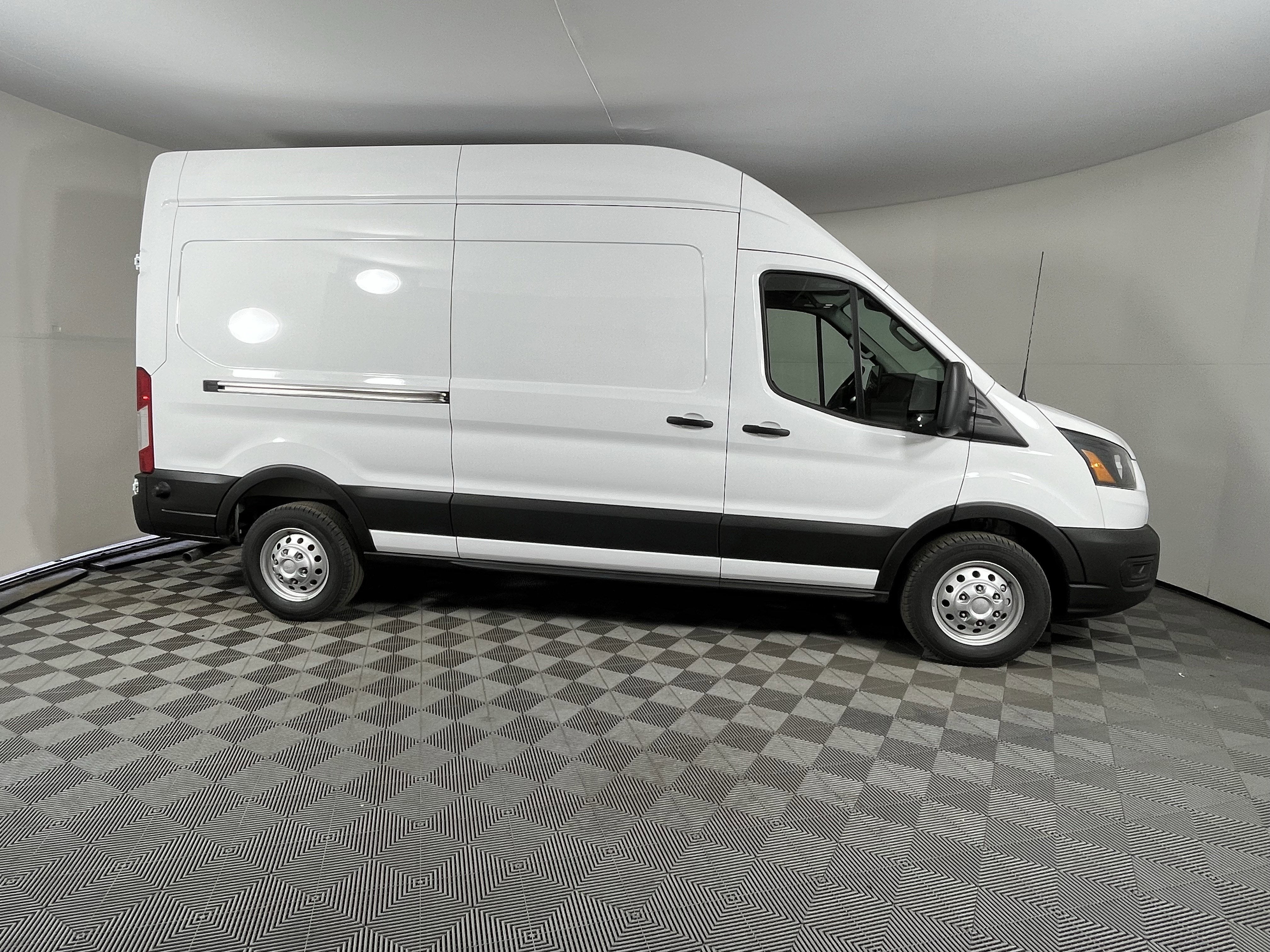 2026 Ford Transit Cargo Van T-250 148 Hi Rf 9150 GVWR AWD XL