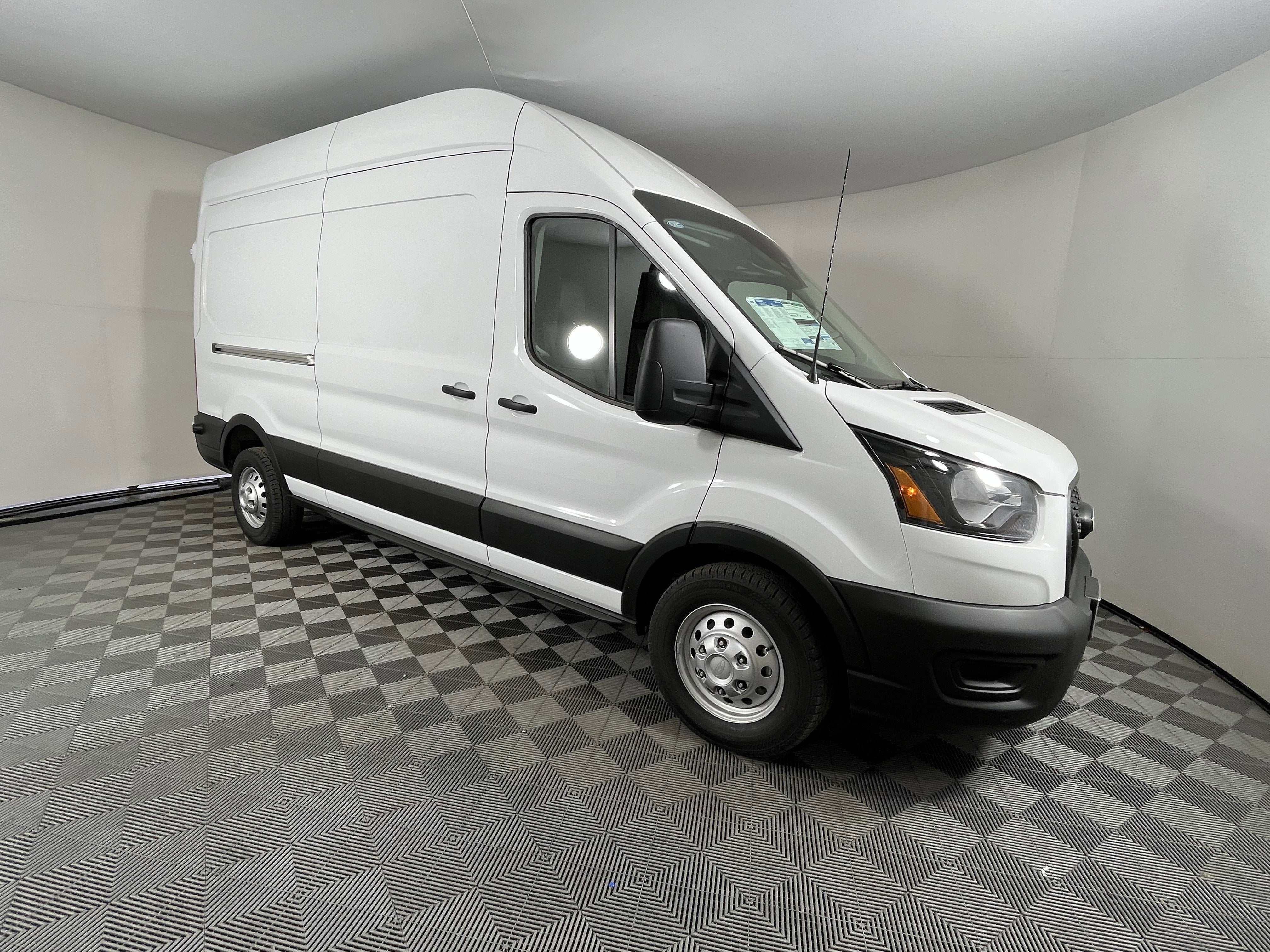 2026 Ford Transit Cargo Van T-250 148 Hi Rf 9150 GVWR AWD XL