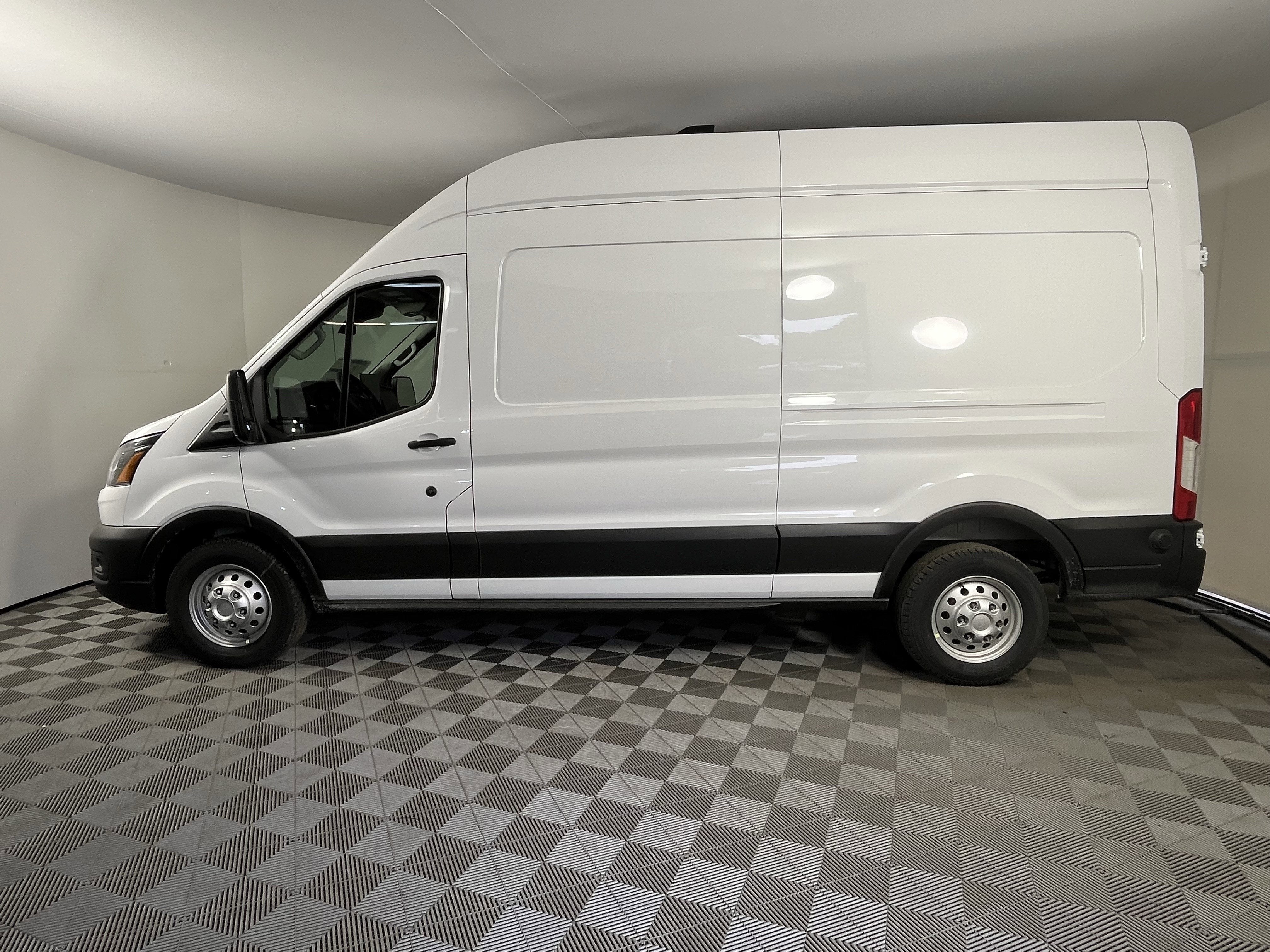 2026 Ford Transit Cargo Van T-250 148 Hi Rf 9150 GVWR AWD XL