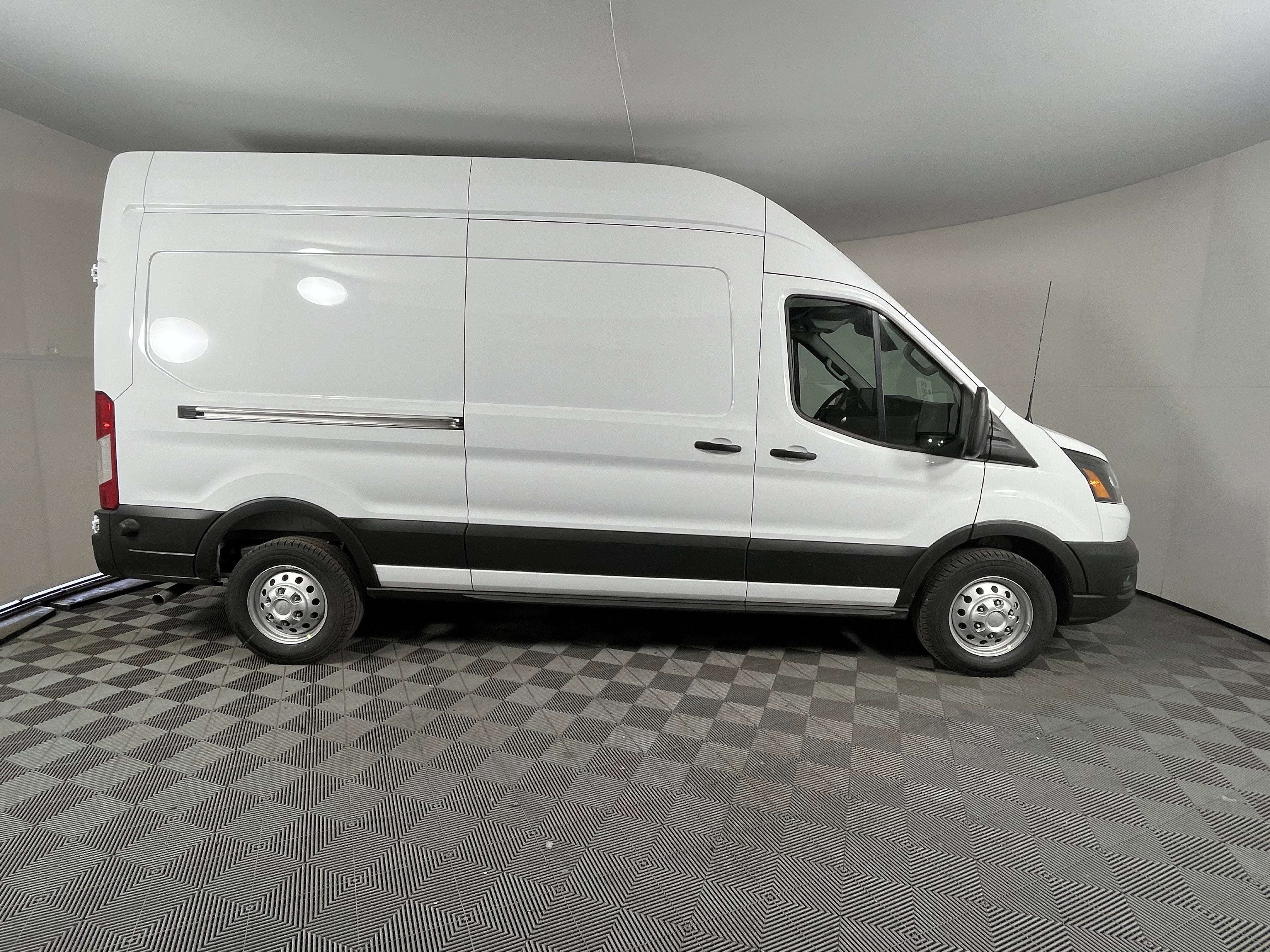 2026 Ford Transit Cargo Van T-250 148 Hi Rf 9150 GVWR AWD XL