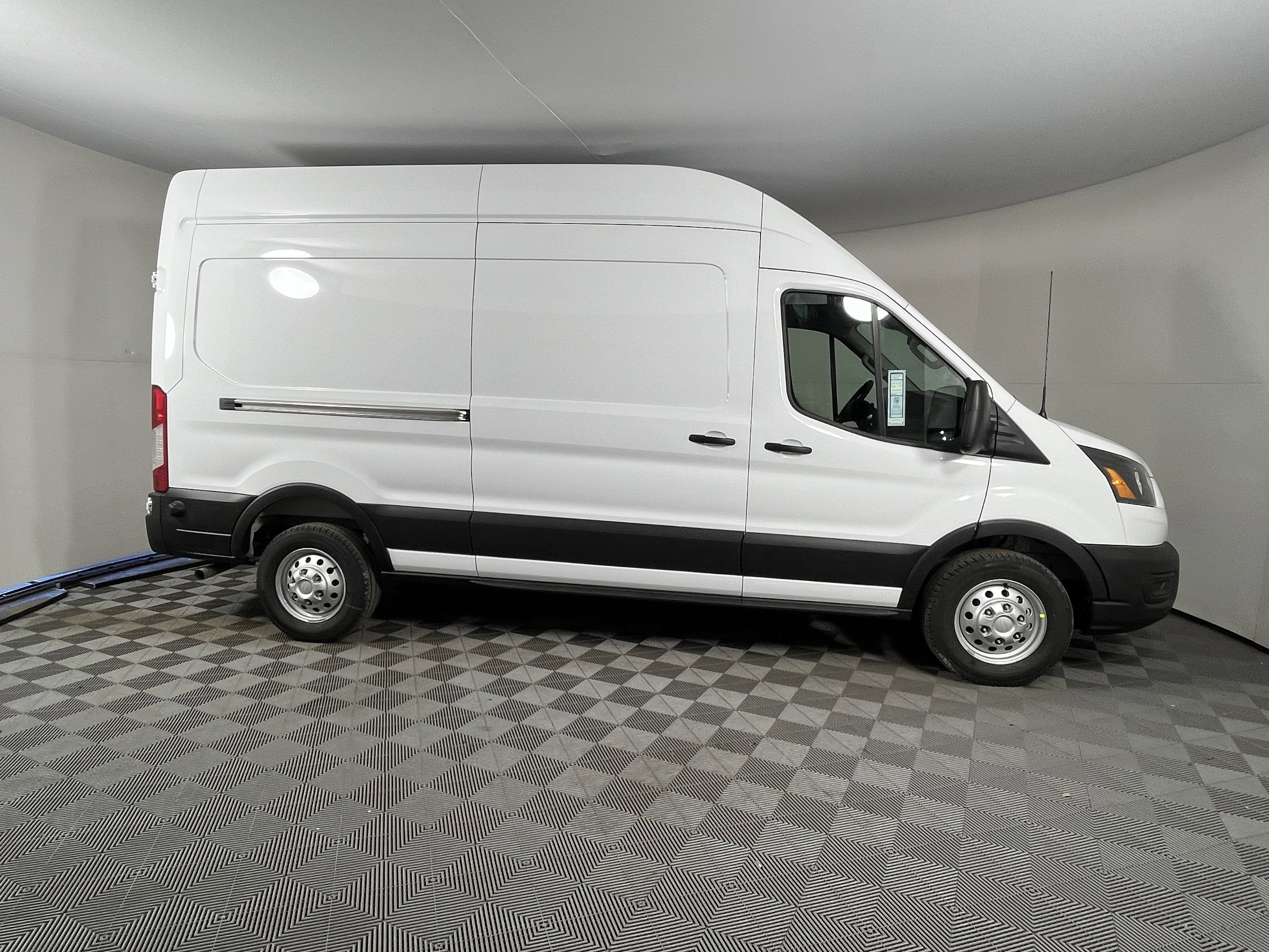 2026 Ford Transit Cargo Van T-350 148 Hi Rf 9500 GVWR RWD XL