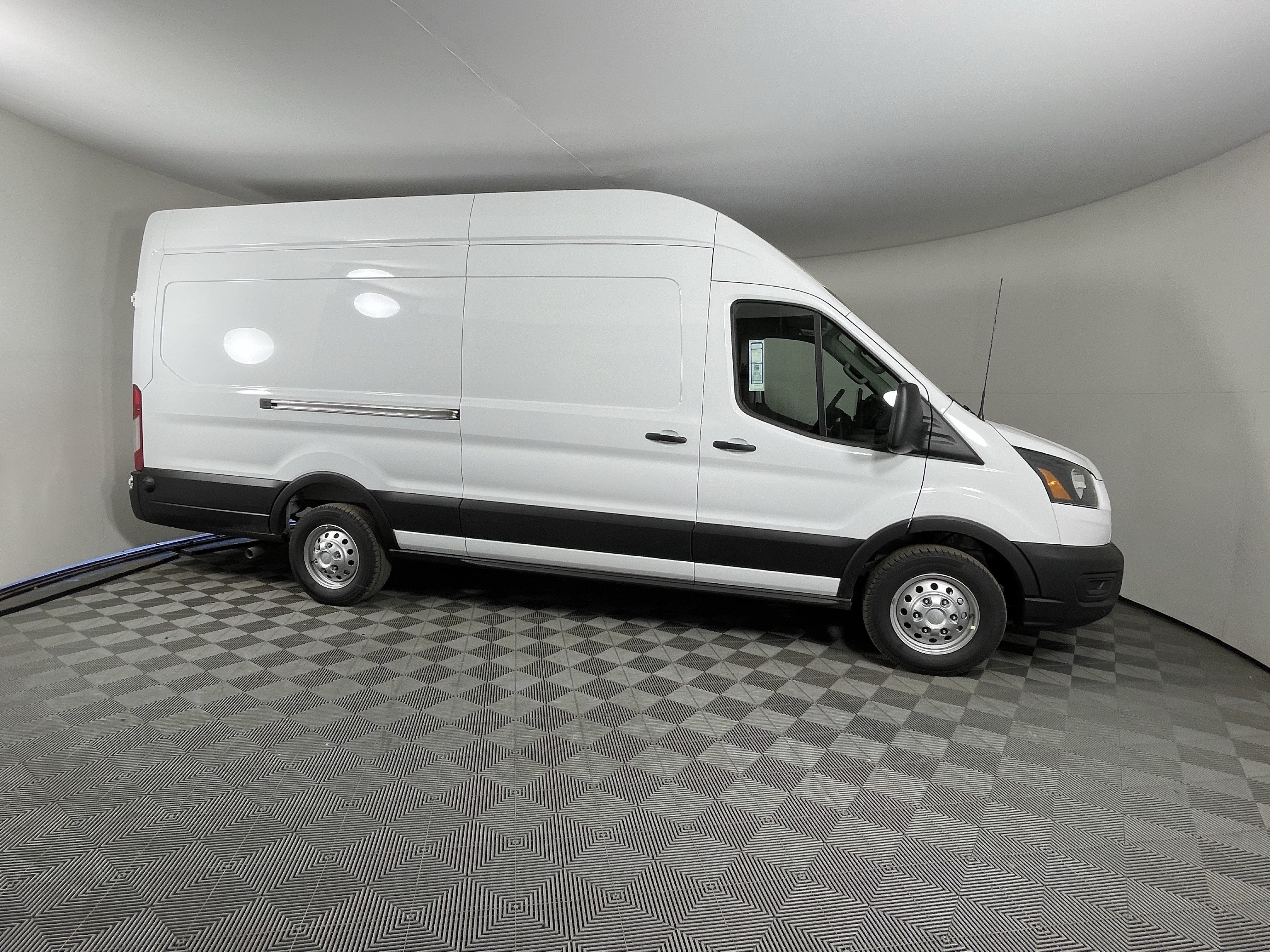 2026 Ford Transit Cargo Van T-350 148 EL Hi Rf 9500 GVWR AWD XL