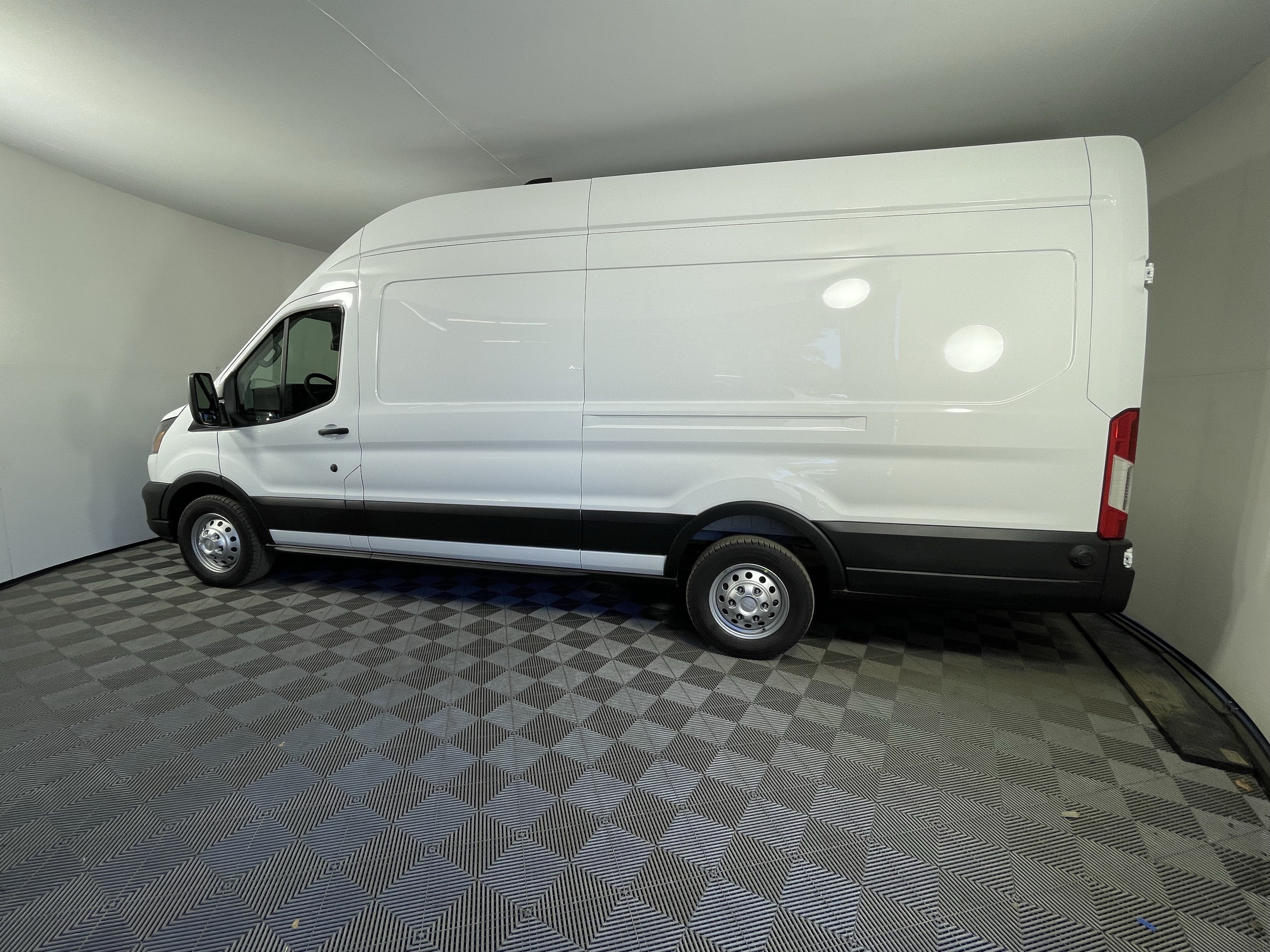 2026 Ford Transit Cargo Van T-350 148 EL Hi Rf 9500 GVWR AWD XL