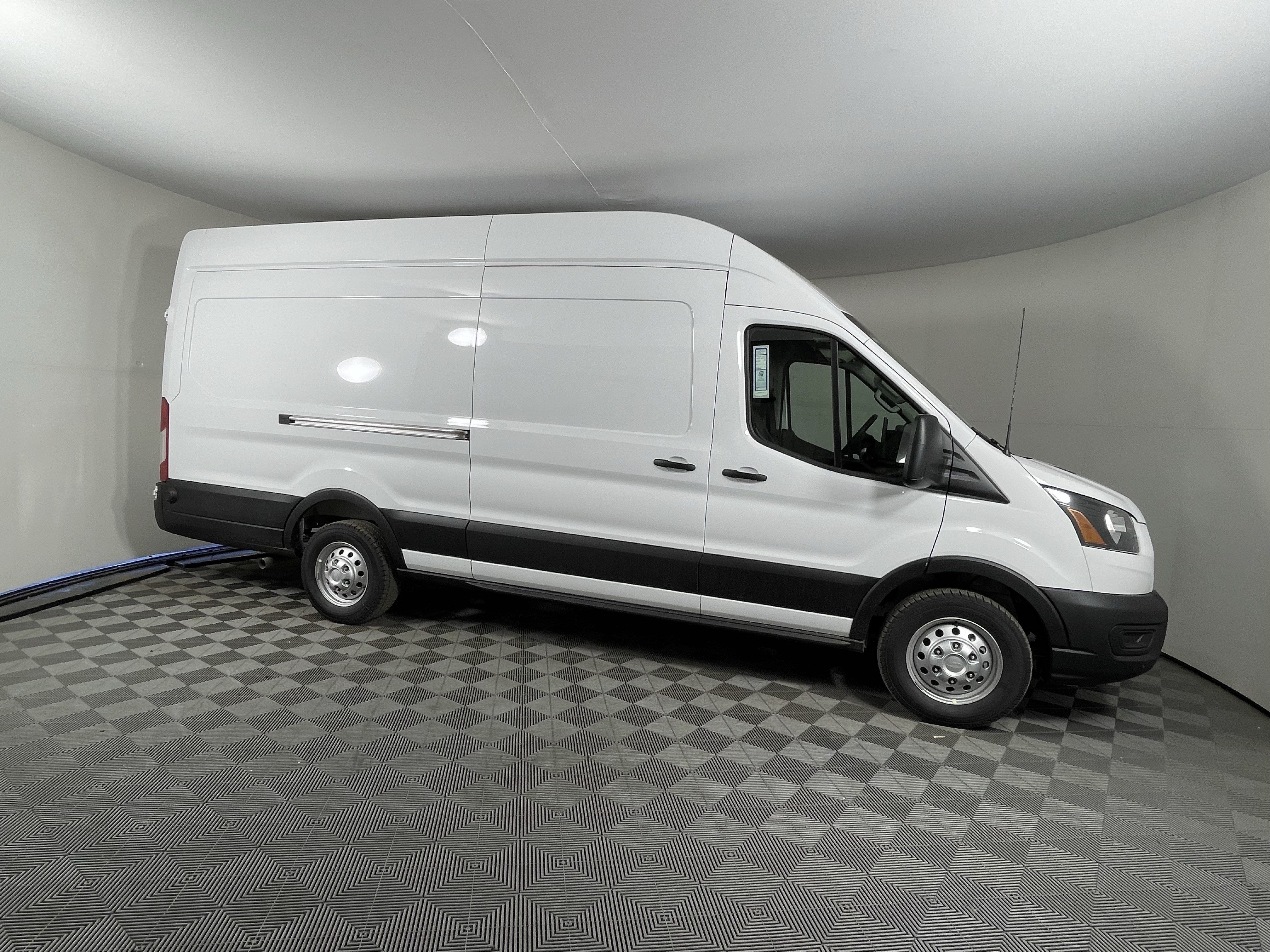2026 Ford Transit Cargo Van T-350 148 EL Hi Rf 9500 GVWR AWD XL