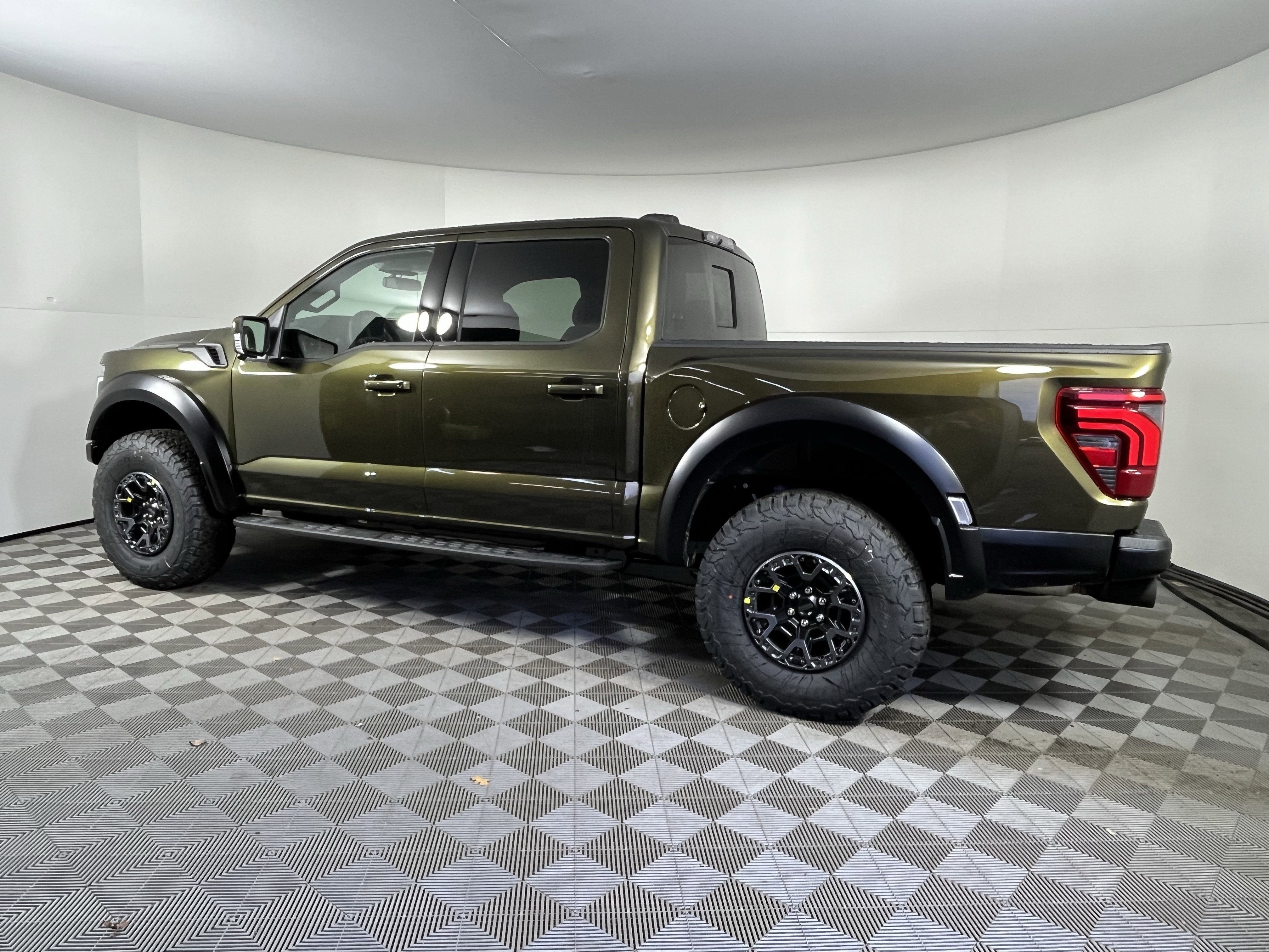 2025 Ford F-150 Raptor R 5.2L V8