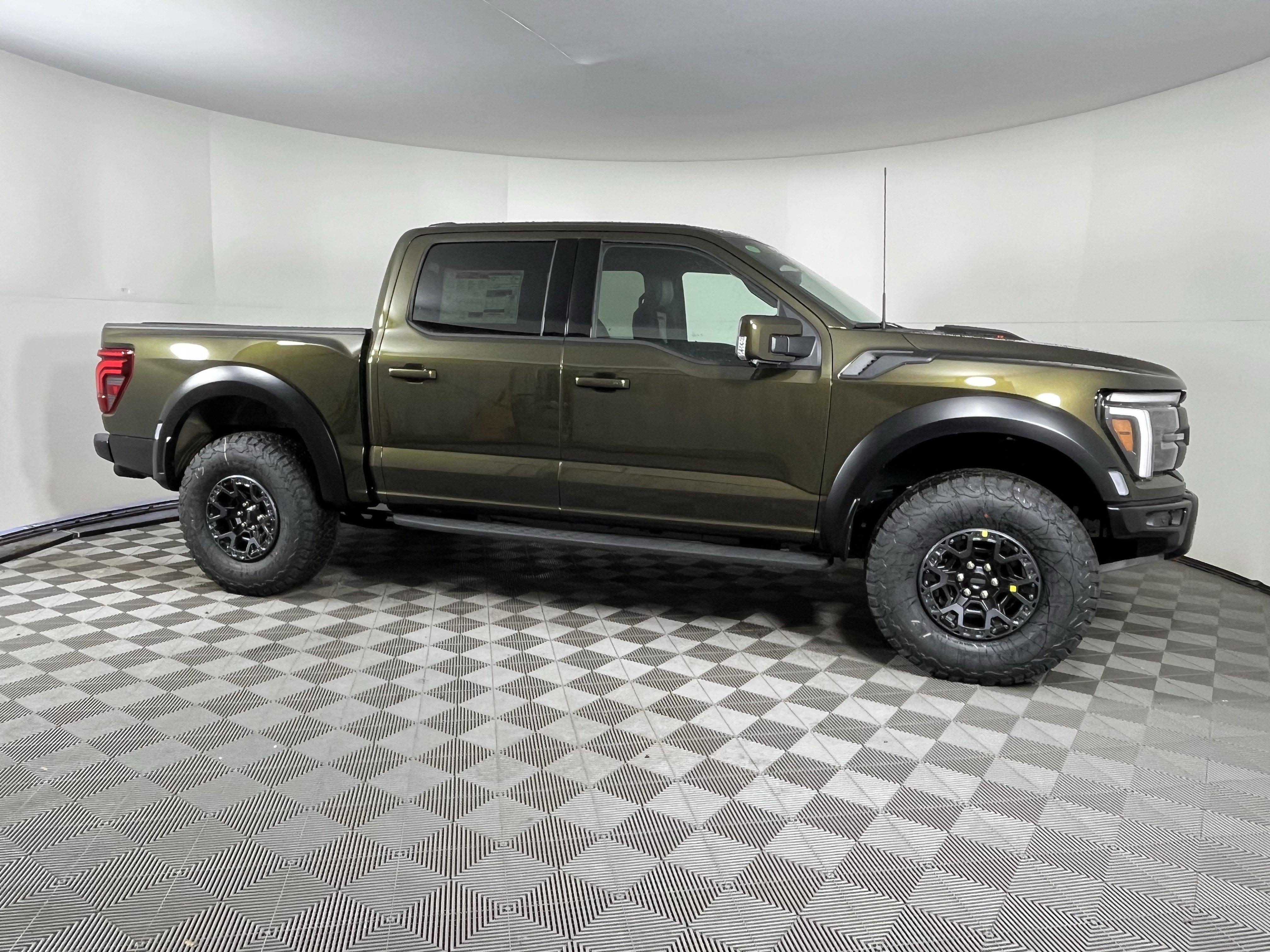2025 Ford F-150 Raptor R 5.2L V8